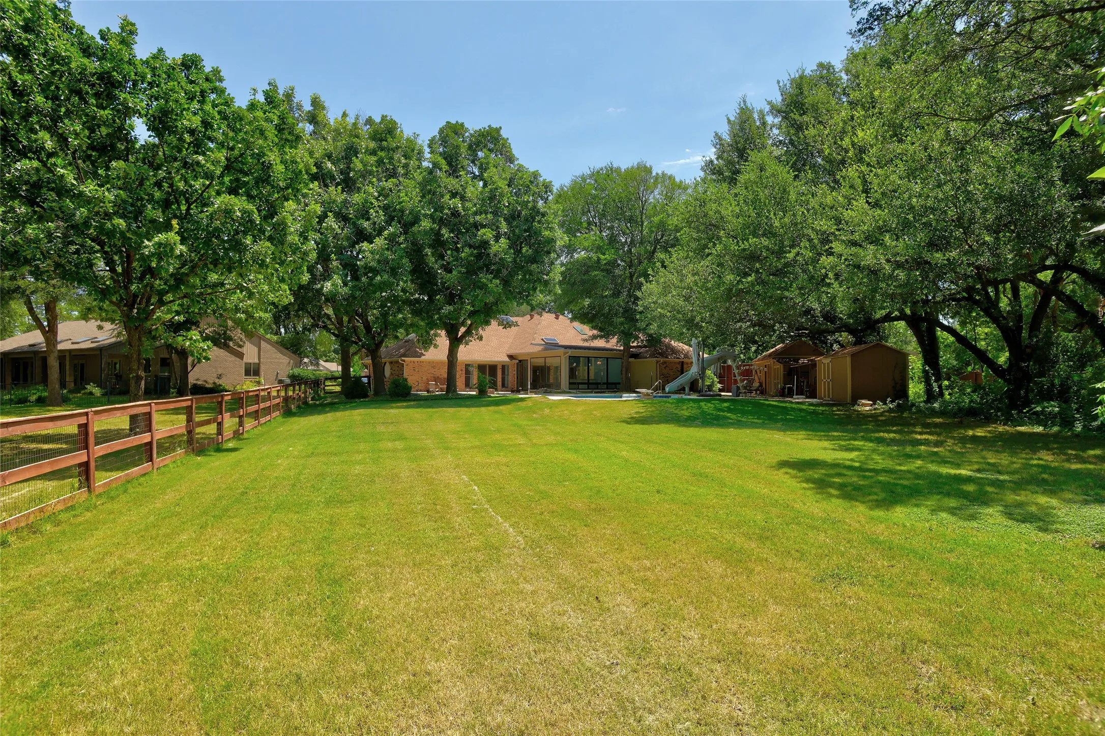 Single Family Residence For Sale in Collin County , 920 Raywood Circle, Plano, Texas 75075, 4 Bedroom, 3 Bathroom, 2 Garage spaces, 2,983 Sqft, built in 1983, mls#21388207, Real Estate Agent in Plano, Homes For Sale in Collin county, Homes For Sale in Plano, Realtor in Plano Texas, Real Estate Brokerage Independent Realty Texas, Luminita Cordes Realtor