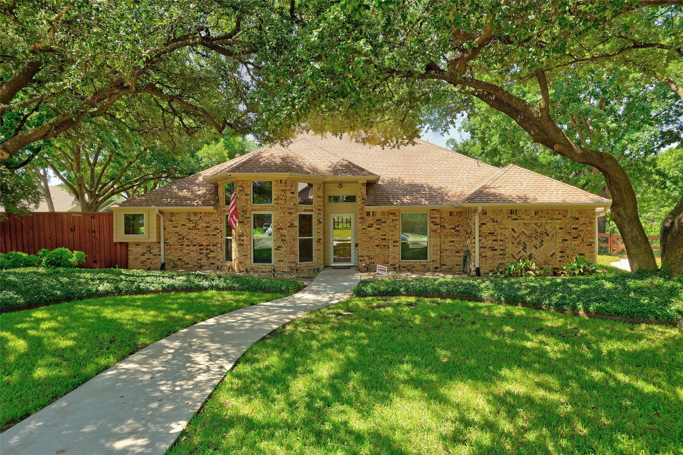 Single Family Residence For Sale in Collin County , 920 Raywood Circle, Plano, Texas 75075, 4 Bedroom, 3 Bathroom, 2 Garage spaces, 2,983 Sqft, built in 1983, mls#21388207, Real Estate Agent in Plano, Homes For Sale in Collin county, Homes For Sale in Plano, Realtor in Plano Texas, Real Estate Brokerage Independent Realty Texas, Luminita Cordes Realtor