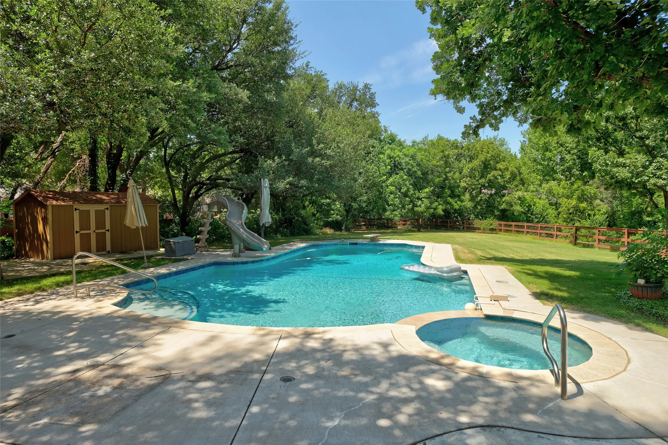 Single Family Residence For Sale in Collin County , 920 Raywood Circle, Plano, Texas 75075, 4 Bedroom, 3 Bathroom, 2 Garage spaces, 2,983 Sqft, built in 1983, mls#21388207, Real Estate Agent in Plano, Homes For Sale in Collin county, Homes For Sale in Plano, Realtor in Plano Texas, Real Estate Brokerage Independent Realty Texas, Luminita Cordes Realtor
