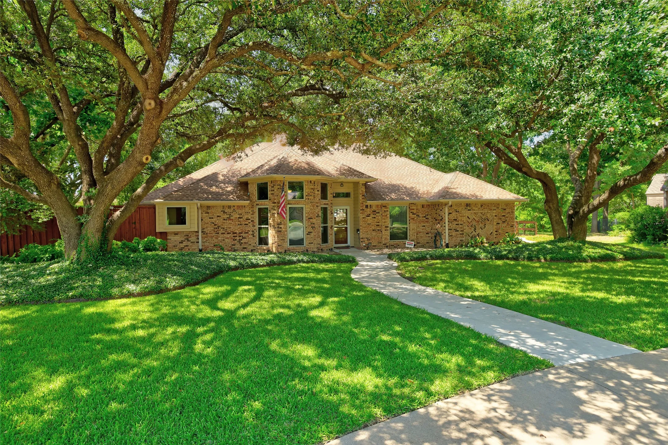 Single Family Residence For Sale in Collin County , 920 Raywood Circle, Plano, Texas 75075, 4 Bedroom, 3 Bathroom, 2 Garage spaces, 2,983 Sqft, built in 1983, mls#21388207, Real Estate Agent in Plano, Homes For Sale in Collin county, Homes For Sale in Plano, Realtor in Plano Texas, Real Estate Brokerage Independent Realty Texas, Luminita Cordes Realtor