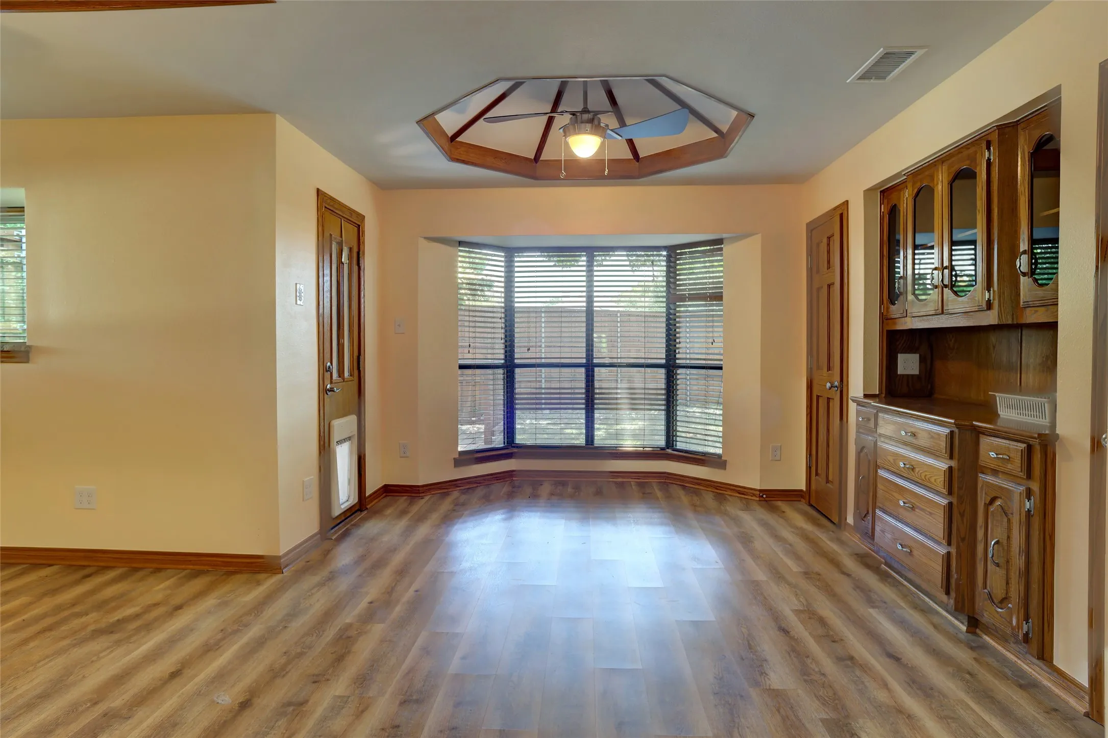 Single Family Residence For Sale in Collin County , 920 Raywood Circle, Plano, Texas 75075, 4 Bedroom, 3 Bathroom, 2 Garage spaces, 2,983 Sqft, built in 1983, mls#21388207, Real Estate Agent in Plano, Homes For Sale in Collin county, Homes For Sale in Plano, Realtor in Plano Texas, Real Estate Brokerage Independent Realty Texas, Luminita Cordes Realtor