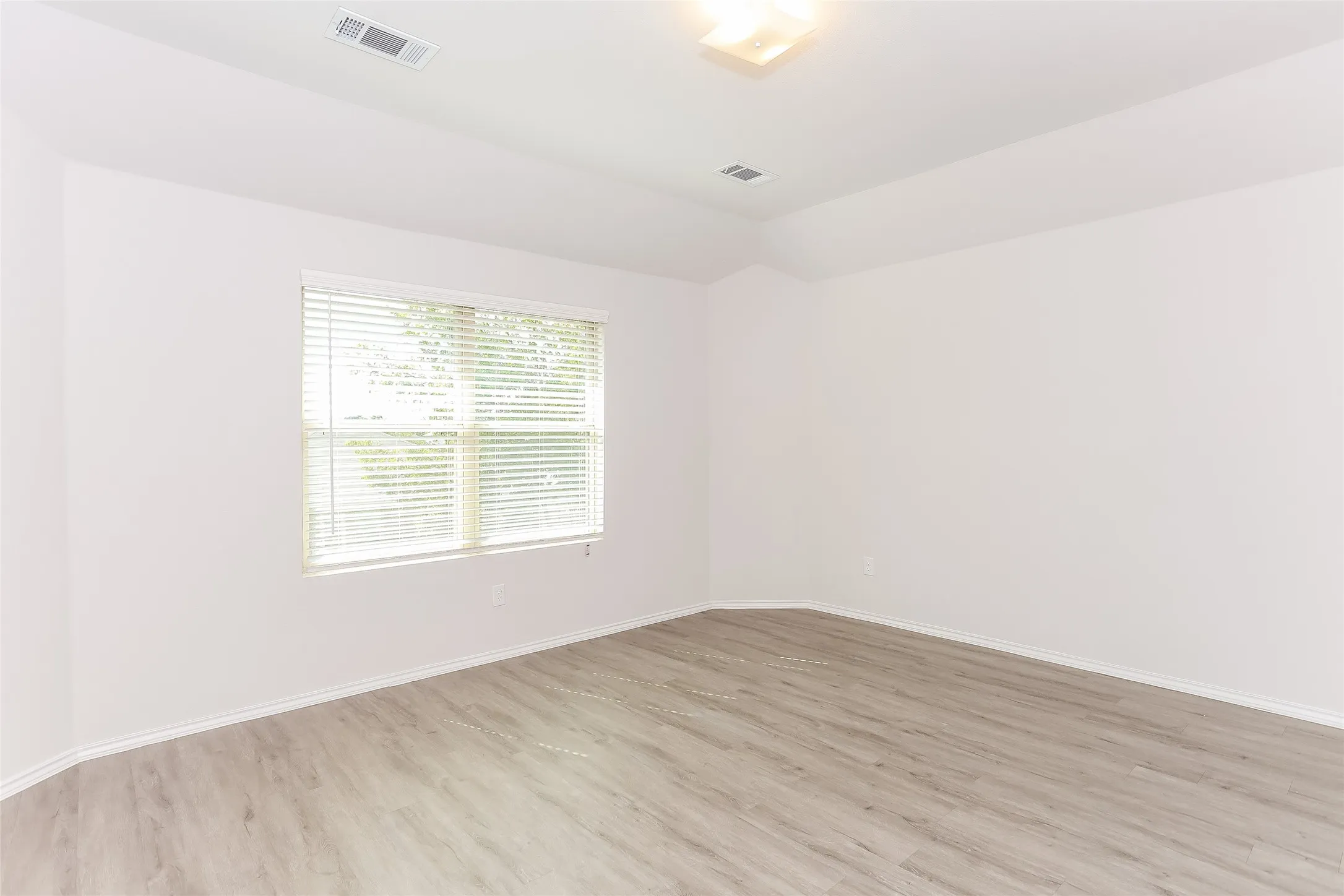 Single Family Residence For Rent in Tarrant County , 8341 Camellia Tree Court, Fort Worth, Texas 76123, 4 Bedroom, 3 Bathroom, 2 Garage spaces, 1,947 Sqft, built in 2022, mls#21388208, Real Estate Agent in Fort Worth, Homes For Rent in Tarrant county, Homes For Rent in Fort Worth, Realtor in Fort Worth Texas, Real Estate Brokerage Independent Realty Texas, Luminita Cordes Realtor