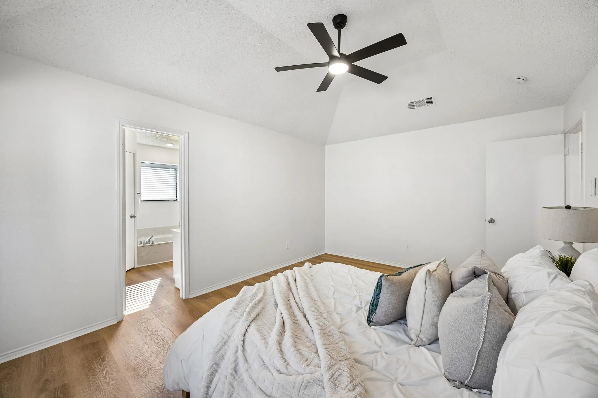 Single Family Residence For Sale in Tarrant County , 7208 Meadowbrook Drive, Watauga, Texas 76148, 3 Bedroom, 2 Bathroom, 2 Garage spaces, 1,541 Sqft, built in 1984, mls#21380698, Real Estate Agent in Watauga, Homes For Sale in Tarrant county, Homes For Sale in Watauga, Realtor in Watauga Texas, Real Estate Brokerage Independent Realty Texas, Luminita Cordes Realtor