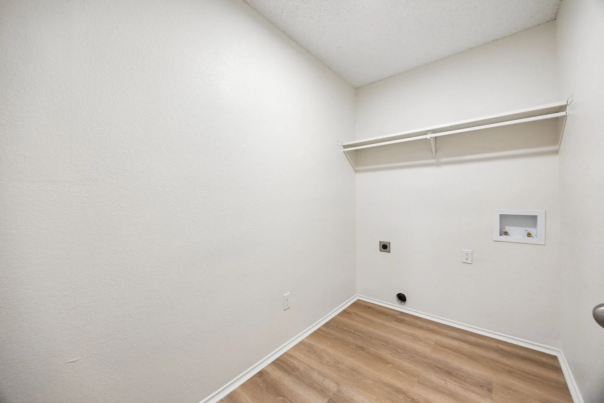 Single Family Residence For Sale in Tarrant County , 7208 Meadowbrook Drive, Watauga, Texas 76148, 3 Bedroom, 2 Bathroom, 2 Garage spaces, 1,541 Sqft, built in 1984, mls#21380698, Real Estate Agent in Watauga, Homes For Sale in Tarrant county, Homes For Sale in Watauga, Realtor in Watauga Texas, Real Estate Brokerage Independent Realty Texas, Luminita Cordes Realtor