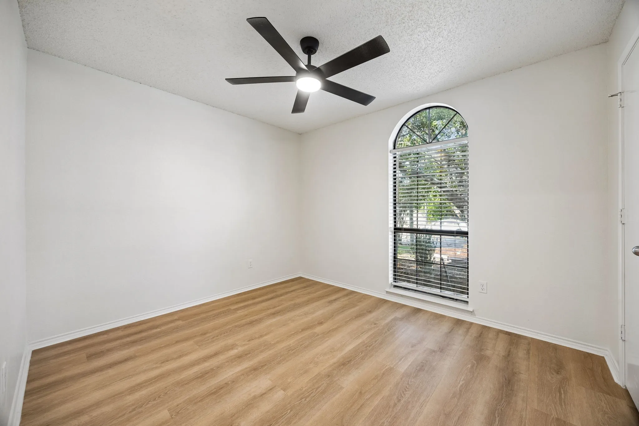 Single Family Residence For Sale in Tarrant County , 7208 Meadowbrook Drive, Watauga, Texas 76148, 3 Bedroom, 2 Bathroom, 2 Garage spaces, 1,541 Sqft, built in 1984, mls#21380698, Real Estate Agent in Watauga, Homes For Sale in Tarrant county, Homes For Sale in Watauga, Realtor in Watauga Texas, Real Estate Brokerage Independent Realty Texas, Luminita Cordes Realtor