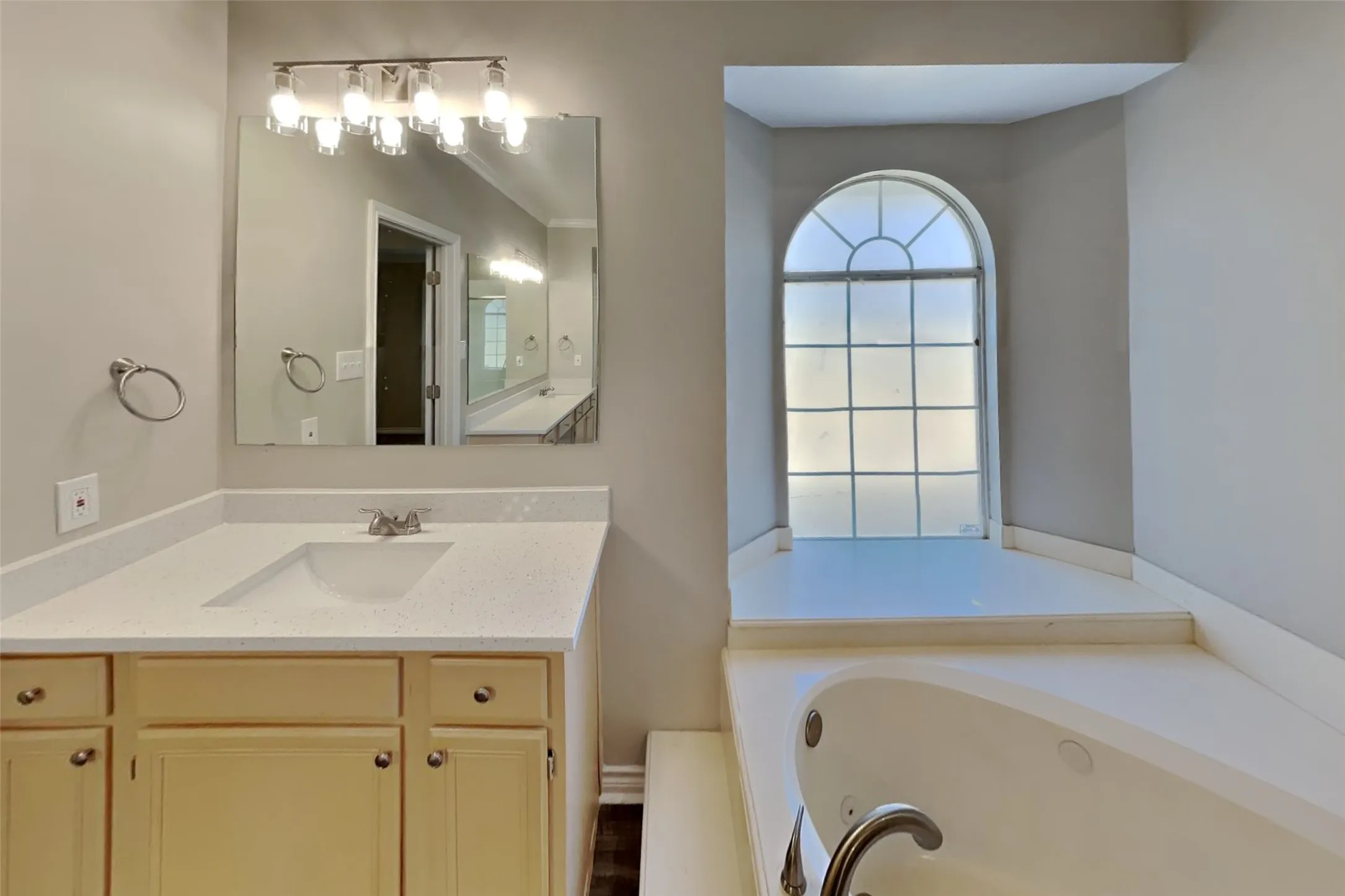 Single Family Residence For Rent in Denton County , 2725 Crepe Myrtle Drive, Flower Mound, Texas 75028, 4 Bedroom, 3 Bathroom, 2 Garage spaces, 2,878 Sqft, built in 1993, mls#21388204, Real Estate Agent in Flower Mound, Homes For Rent in Denton county, Homes For Rent in Flower Mound, Realtor in Flower Mound Texas, Real Estate Brokerage Independent Realty Texas, Luminita Cordes Realtor