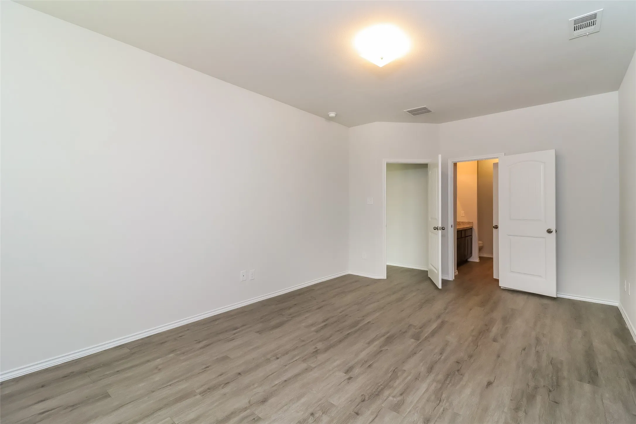 Single Family Residence For Rent in Tarrant County , 2713 Bear Oak Drive, Fort Worth, Texas 76123, 4 Bedroom, 3 Bathroom, 2 Garage spaces, 2,125 Sqft, built in 2022, mls#21388220, Real Estate Agent in Fort Worth, Homes For Rent in Tarrant county, Homes For Rent in Fort Worth, Realtor in Fort Worth Texas, Real Estate Brokerage Independent Realty Texas, Luminita Cordes Realtor