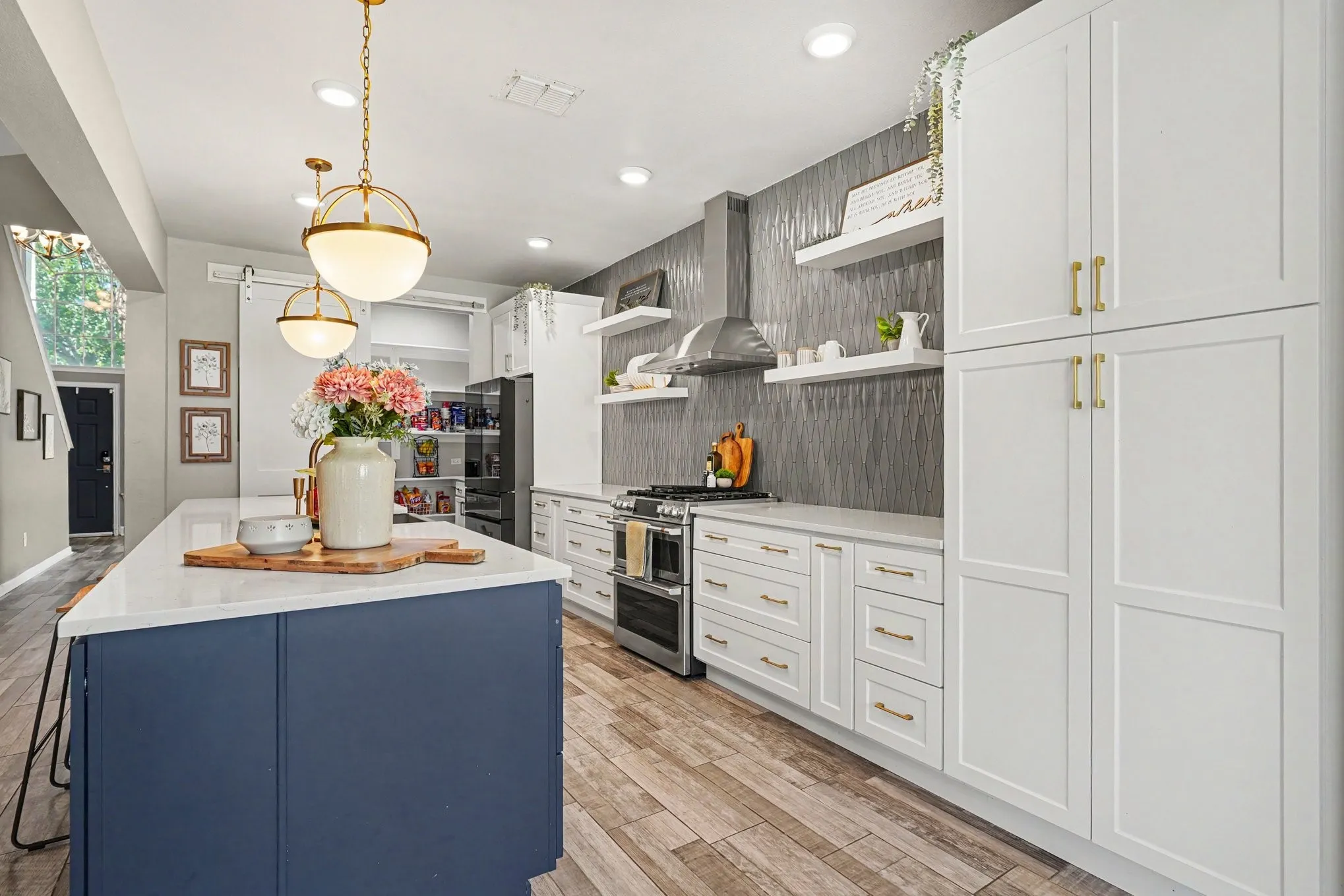 Single Family Residence For Sale in Tarrant County , 2515 Edgefield Trail, Mansfield, Texas 76063, 5 Bedroom, 4 Bathroom, 2 Garage spaces, 2,841 Sqft, built in 2002, mls#21386904, Real Estate Agent in Mansfield, Homes For Sale in Tarrant county, Homes For Sale in Mansfield, Realtor in Mansfield Texas, Real Estate Brokerage Independent Realty Texas, Luminita Cordes Realtor