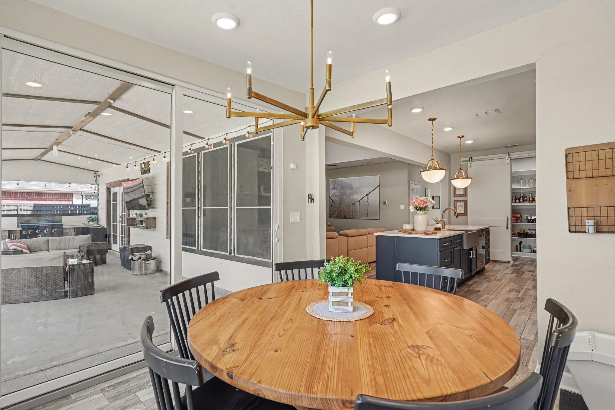 Single Family Residence For Sale in Tarrant County , 2515 Edgefield Trail, Mansfield, Texas 76063, 5 Bedroom, 4 Bathroom, 2 Garage spaces, 2,841 Sqft, built in 2002, mls#21386904, Real Estate Agent in Mansfield, Homes For Sale in Tarrant county, Homes For Sale in Mansfield, Realtor in Mansfield Texas, Real Estate Brokerage Independent Realty Texas, Luminita Cordes Realtor