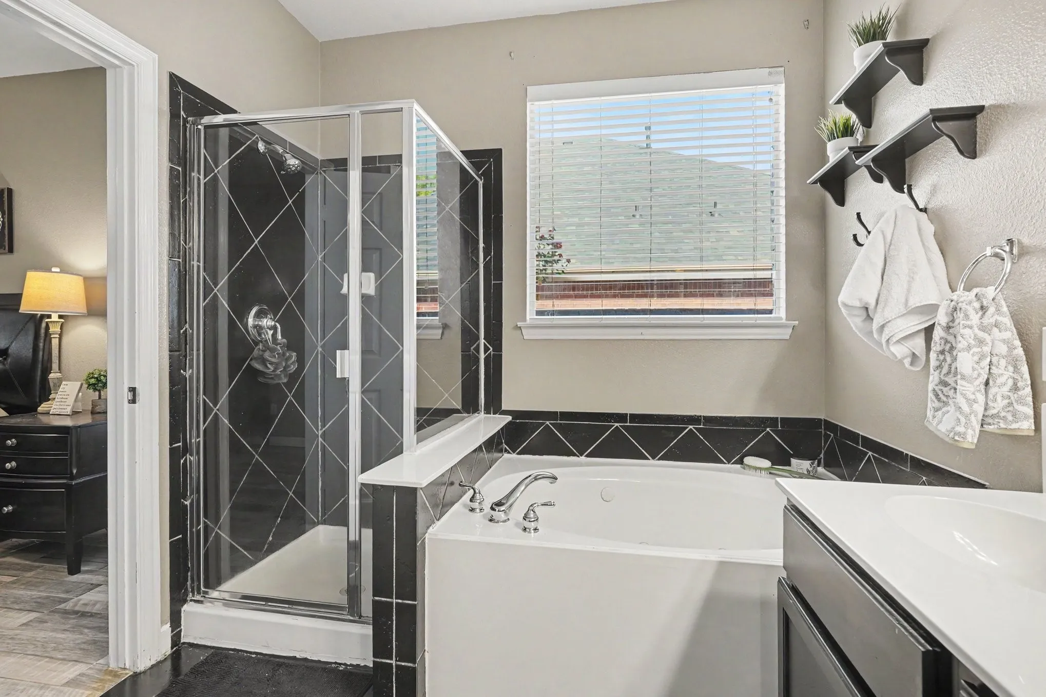 Single Family Residence For Sale in Tarrant County , 2515 Edgefield Trail, Mansfield, Texas 76063, 5 Bedroom, 4 Bathroom, 2 Garage spaces, 2,841 Sqft, built in 2002, mls#21386904, Real Estate Agent in Mansfield, Homes For Sale in Tarrant county, Homes For Sale in Mansfield, Realtor in Mansfield Texas, Real Estate Brokerage Independent Realty Texas, Luminita Cordes Realtor