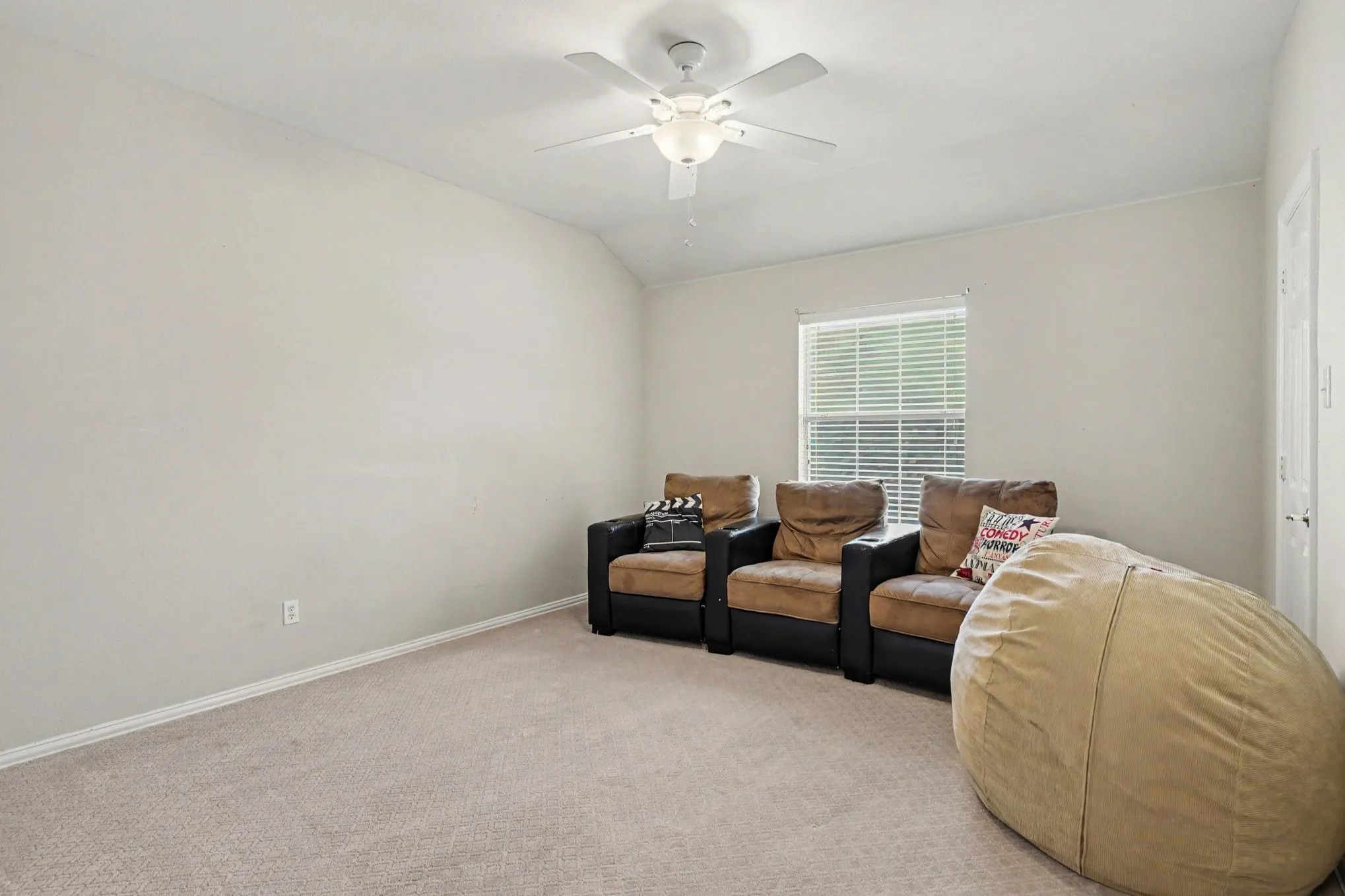 Single Family Residence For Sale in Tarrant County , 2515 Edgefield Trail, Mansfield, Texas 76063, 5 Bedroom, 4 Bathroom, 2 Garage spaces, 2,841 Sqft, built in 2002, mls#21386904, Real Estate Agent in Mansfield, Homes For Sale in Tarrant county, Homes For Sale in Mansfield, Realtor in Mansfield Texas, Real Estate Brokerage Independent Realty Texas, Luminita Cordes Realtor