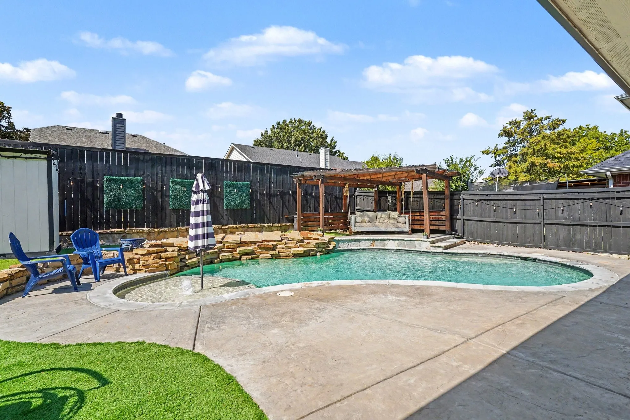 Single Family Residence For Sale in Tarrant County , 2515 Edgefield Trail, Mansfield, Texas 76063, 5 Bedroom, 4 Bathroom, 2 Garage spaces, 2,841 Sqft, built in 2002, mls#21386904, Real Estate Agent in Mansfield, Homes For Sale in Tarrant county, Homes For Sale in Mansfield, Realtor in Mansfield Texas, Real Estate Brokerage Independent Realty Texas, Luminita Cordes Realtor