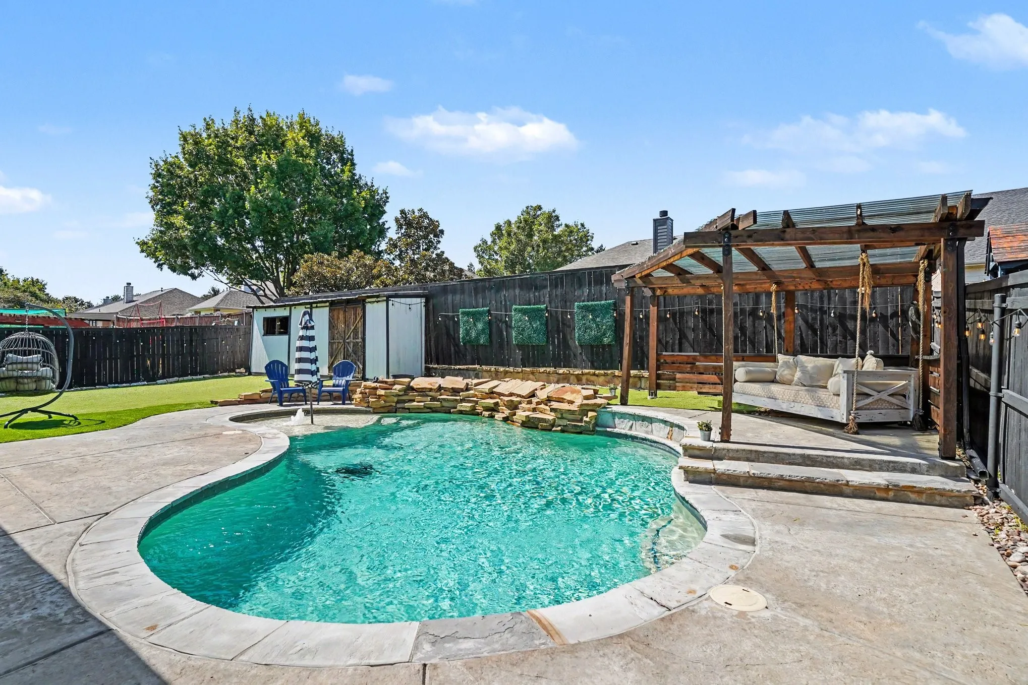 Single Family Residence For Sale in Tarrant County , 2515 Edgefield Trail, Mansfield, Texas 76063, 5 Bedroom, 4 Bathroom, 2 Garage spaces, 2,841 Sqft, built in 2002, mls#21386904, Real Estate Agent in Mansfield, Homes For Sale in Tarrant county, Homes For Sale in Mansfield, Realtor in Mansfield Texas, Real Estate Brokerage Independent Realty Texas, Luminita Cordes Realtor