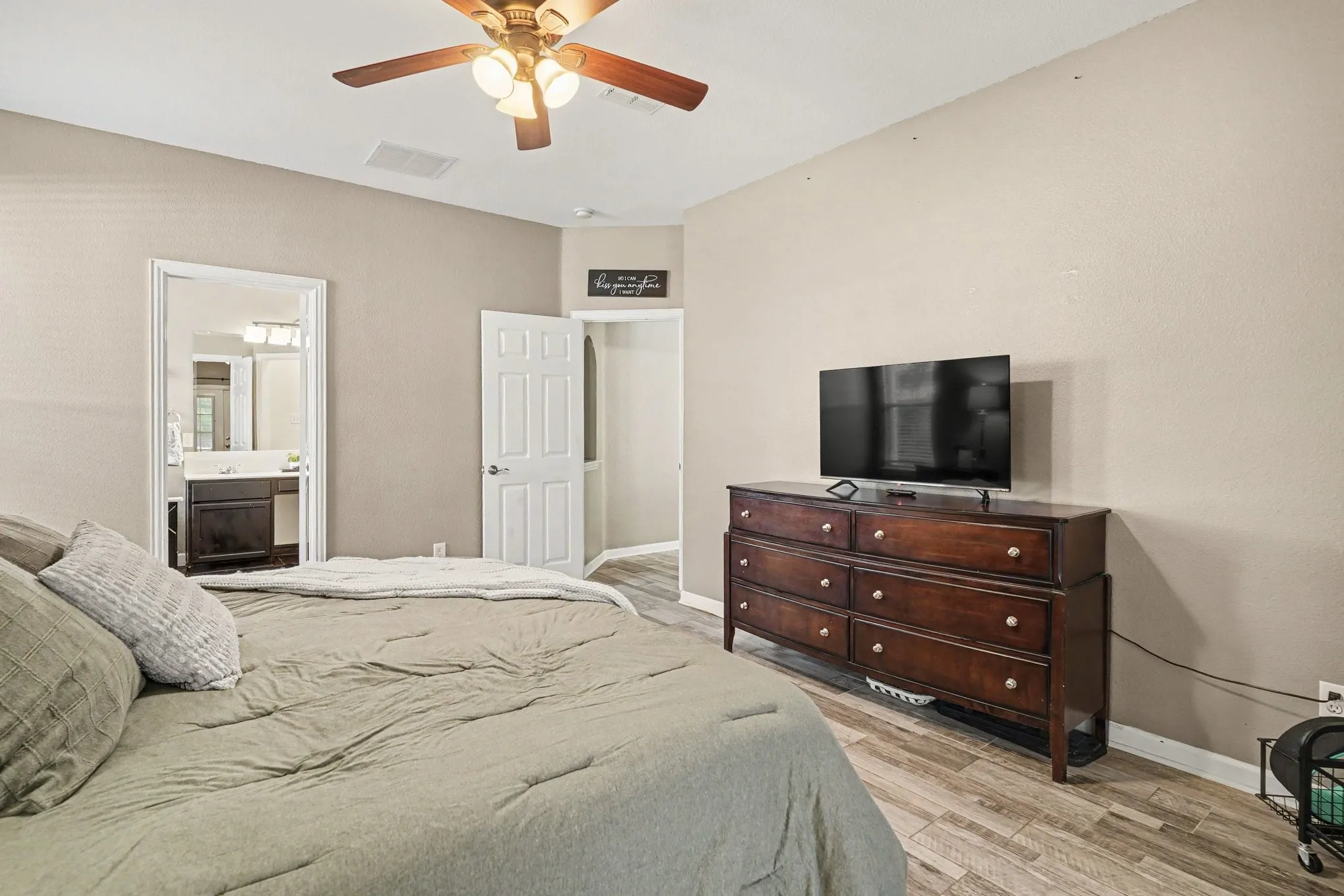 Single Family Residence For Sale in Tarrant County , 2515 Edgefield Trail, Mansfield, Texas 76063, 5 Bedroom, 4 Bathroom, 2 Garage spaces, 2,841 Sqft, built in 2002, mls#21386904, Real Estate Agent in Mansfield, Homes For Sale in Tarrant county, Homes For Sale in Mansfield, Realtor in Mansfield Texas, Real Estate Brokerage Independent Realty Texas, Luminita Cordes Realtor