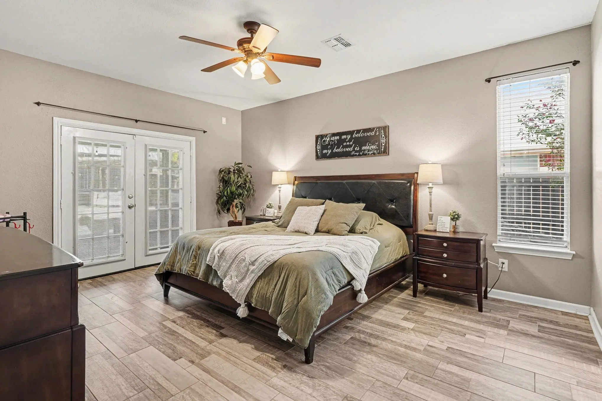 Single Family Residence For Sale in Tarrant County , 2515 Edgefield Trail, Mansfield, Texas 76063, 5 Bedroom, 4 Bathroom, 2 Garage spaces, 2,841 Sqft, built in 2002, mls#21386904, Real Estate Agent in Mansfield, Homes For Sale in Tarrant county, Homes For Sale in Mansfield, Realtor in Mansfield Texas, Real Estate Brokerage Independent Realty Texas, Luminita Cordes Realtor