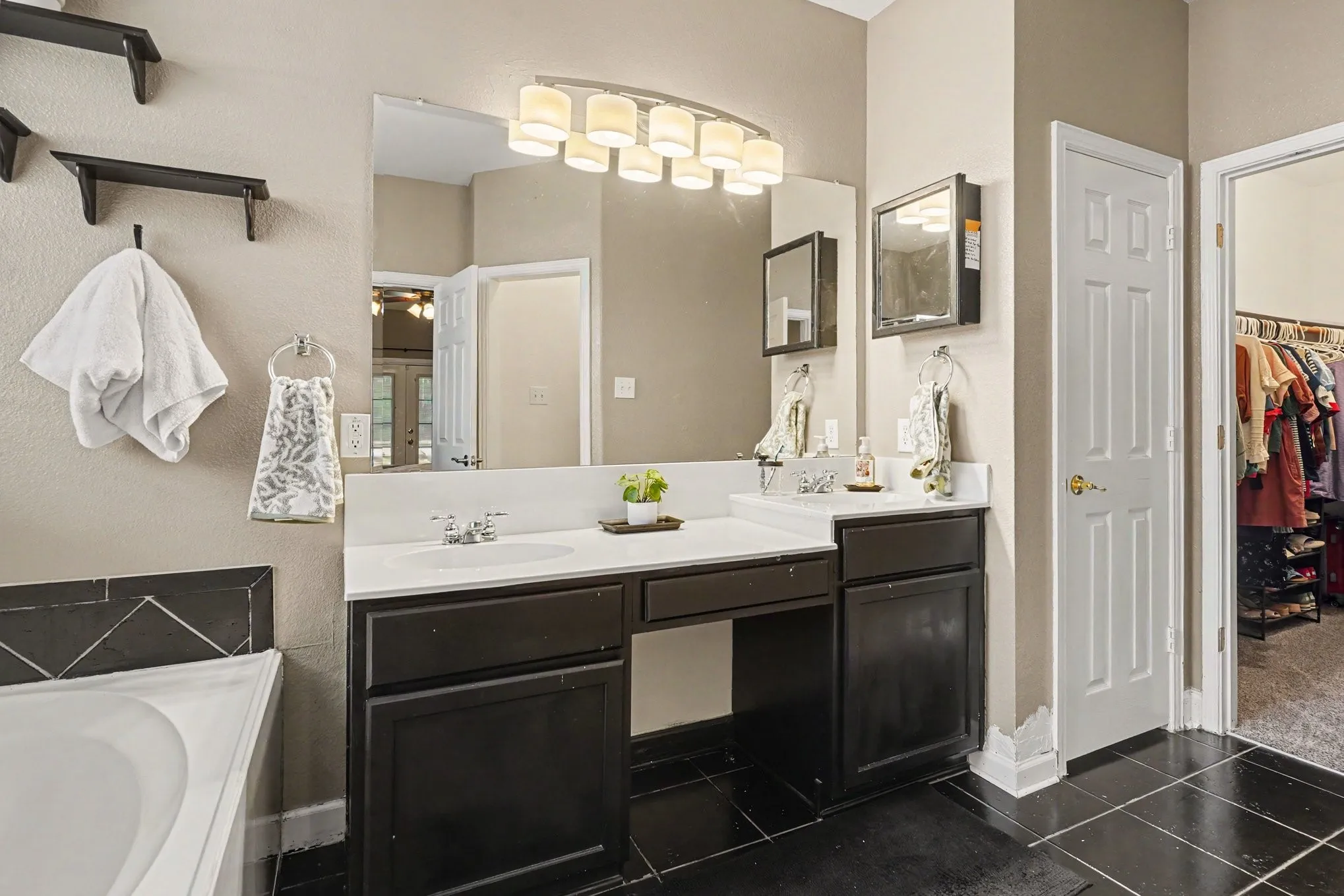 Single Family Residence For Sale in Tarrant County , 2515 Edgefield Trail, Mansfield, Texas 76063, 5 Bedroom, 4 Bathroom, 2 Garage spaces, 2,841 Sqft, built in 2002, mls#21386904, Real Estate Agent in Mansfield, Homes For Sale in Tarrant county, Homes For Sale in Mansfield, Realtor in Mansfield Texas, Real Estate Brokerage Independent Realty Texas, Luminita Cordes Realtor