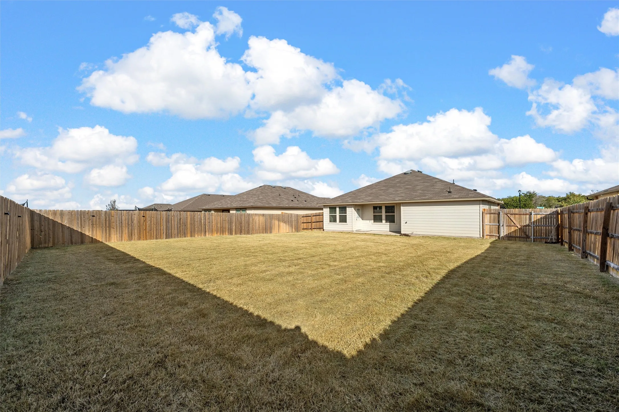 Single Family Residence For Sale in Mc Lennan County , 7100 Guadalupe Road, Waco, Texas 76633, 3 Bedroom, 2 Bathroom, 2 Garage spaces, 1,229 Sqft, built in 2022, mls#21387686, Real Estate Agent in Waco, Homes For Sale in Mc Lennan county, Homes For Sale in Waco, Realtor in Waco Texas, Real Estate Brokerage Independent Realty Texas, Luminita Cordes Realtor