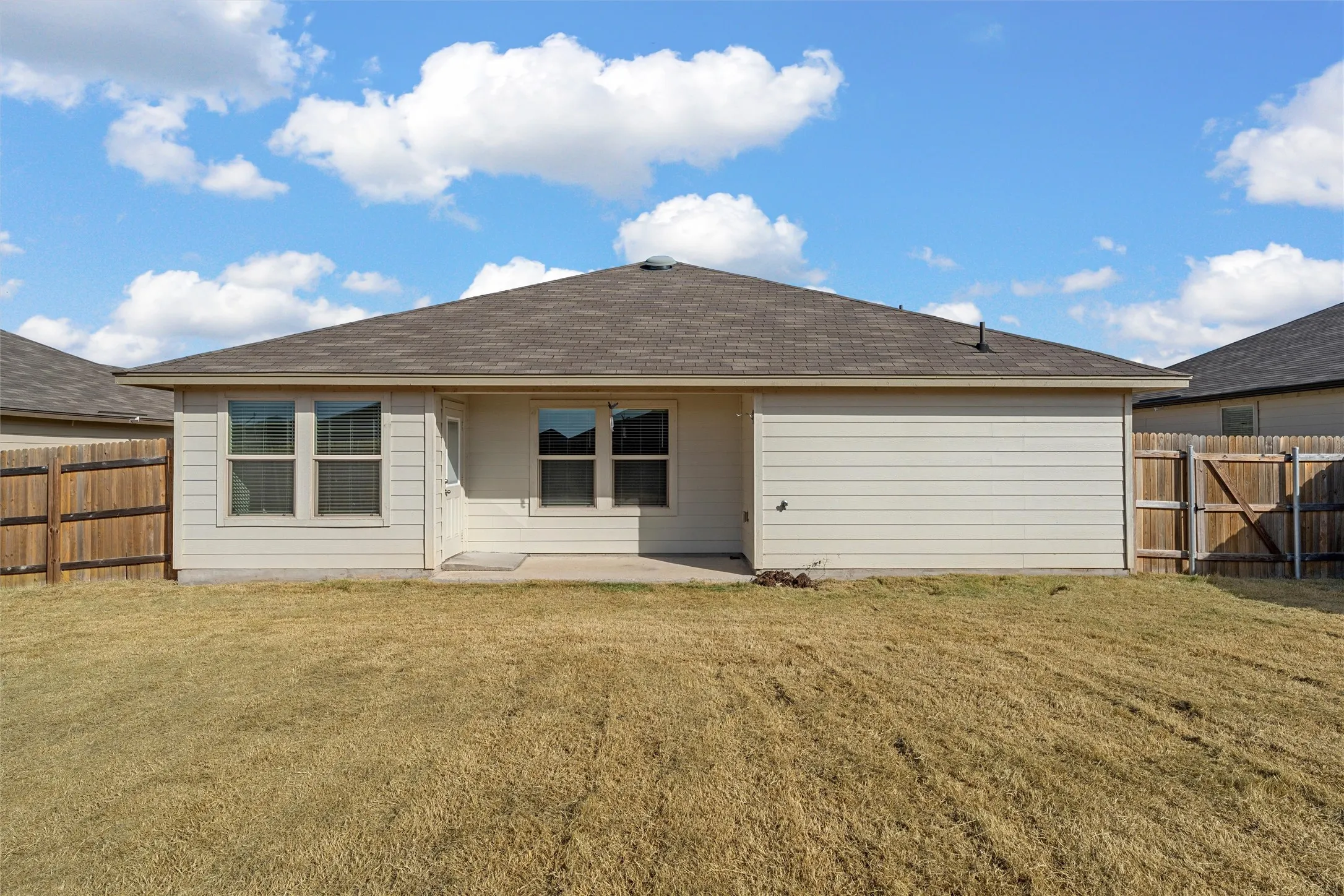 Single Family Residence For Sale in Mc Lennan County , 7100 Guadalupe Road, Waco, Texas 76633, 3 Bedroom, 2 Bathroom, 2 Garage spaces, 1,229 Sqft, built in 2022, mls#21387686, Real Estate Agent in Waco, Homes For Sale in Mc Lennan county, Homes For Sale in Waco, Realtor in Waco Texas, Real Estate Brokerage Independent Realty Texas, Luminita Cordes Realtor