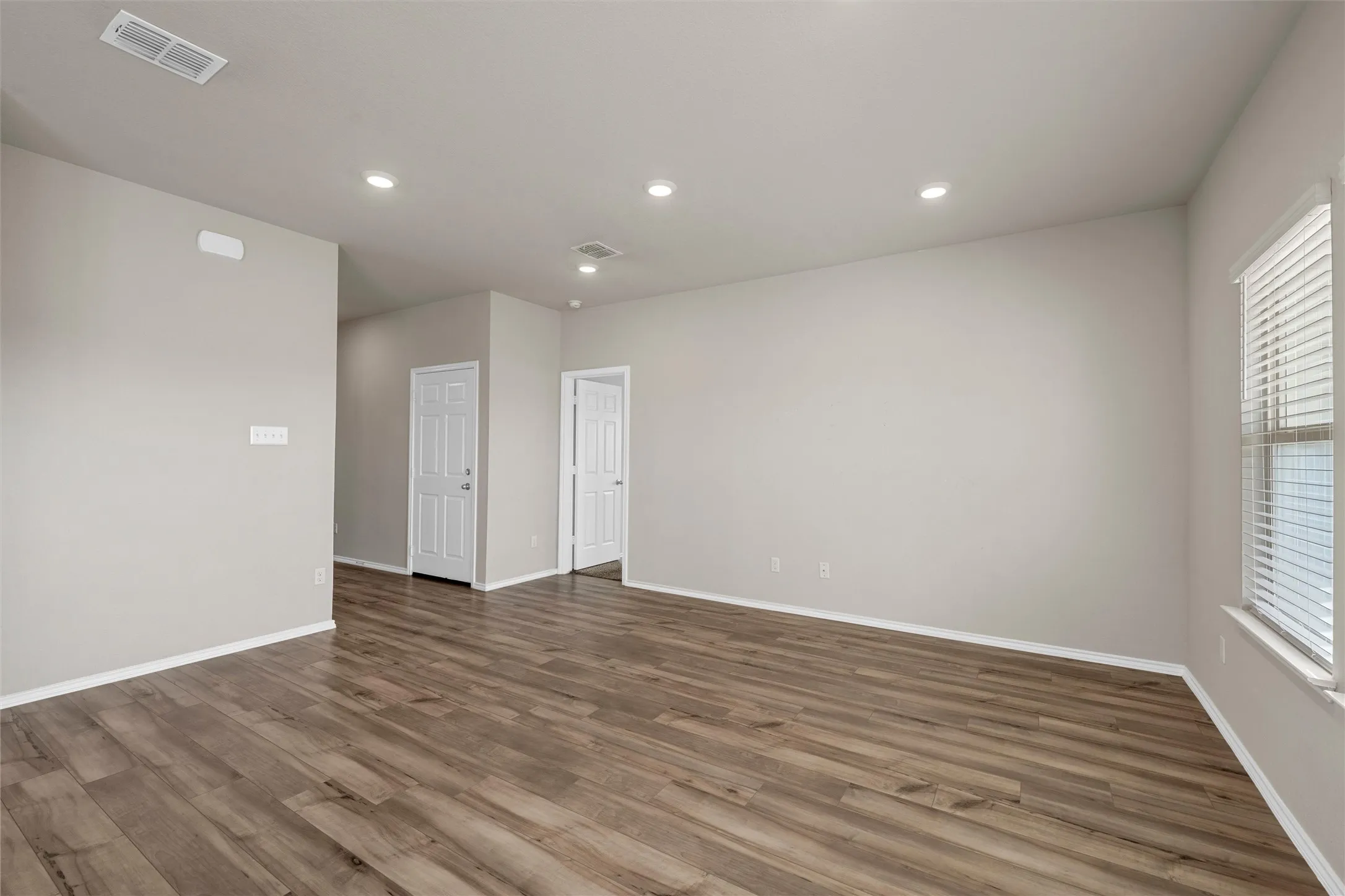 Single Family Residence For Sale in Mc Lennan County , 7100 Guadalupe Road, Waco, Texas 76633, 3 Bedroom, 2 Bathroom, 2 Garage spaces, 1,229 Sqft, built in 2022, mls#21387686, Real Estate Agent in Waco, Homes For Sale in Mc Lennan county, Homes For Sale in Waco, Realtor in Waco Texas, Real Estate Brokerage Independent Realty Texas, Luminita Cordes Realtor