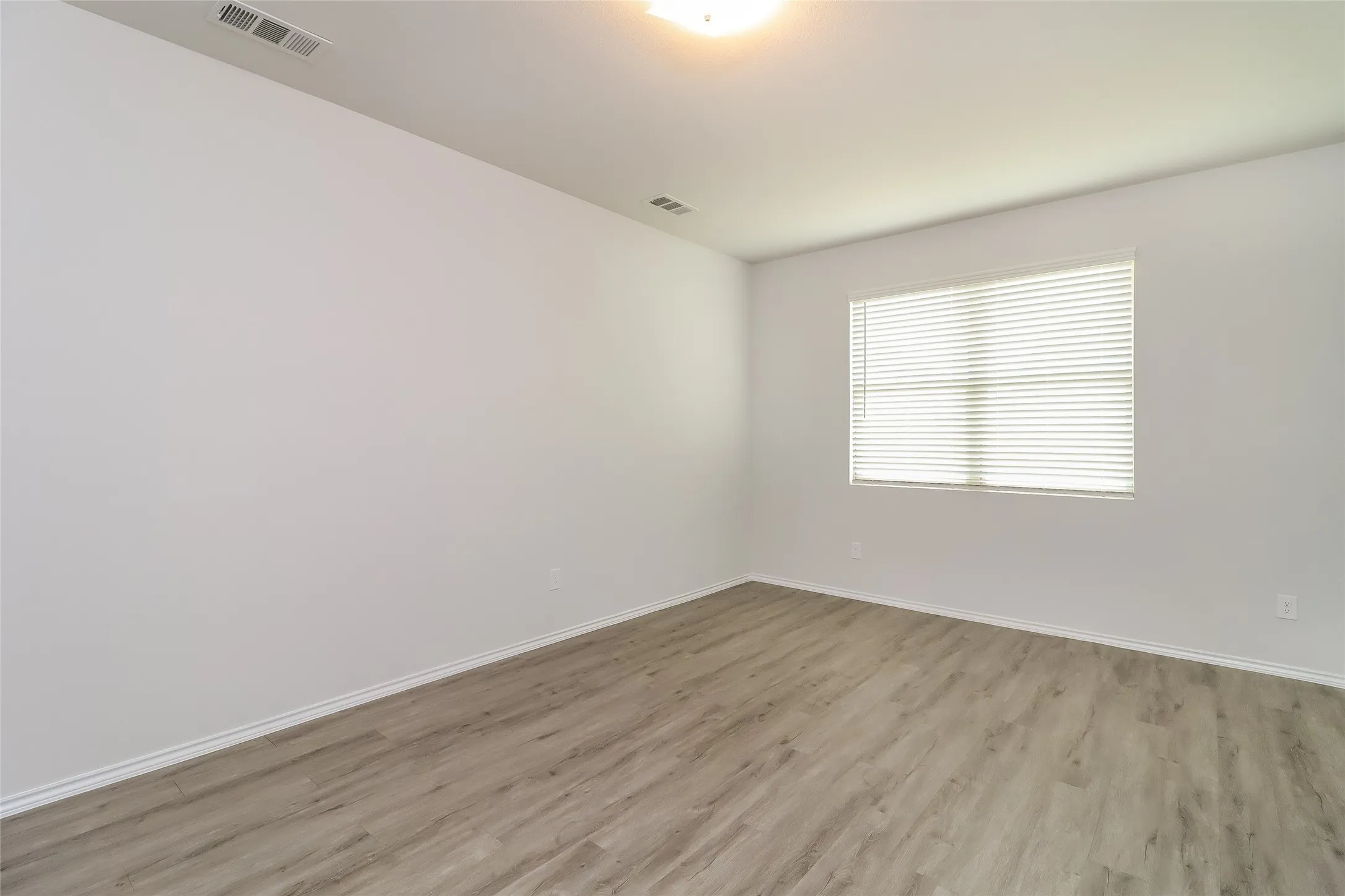 Single Family Residence For Rent in Tarrant County , 8312 Yaupon Holly Trail, Fort Worth, Texas 76123, 4 Bedroom, 3 Bathroom, 2 Garage spaces, 2,125 Sqft, built in 2022, mls#21388225, Real Estate Agent in Fort Worth, Homes For Rent in Tarrant county, Homes For Rent in Fort Worth, Realtor in Fort Worth Texas, Real Estate Brokerage Independent Realty Texas, Luminita Cordes Realtor