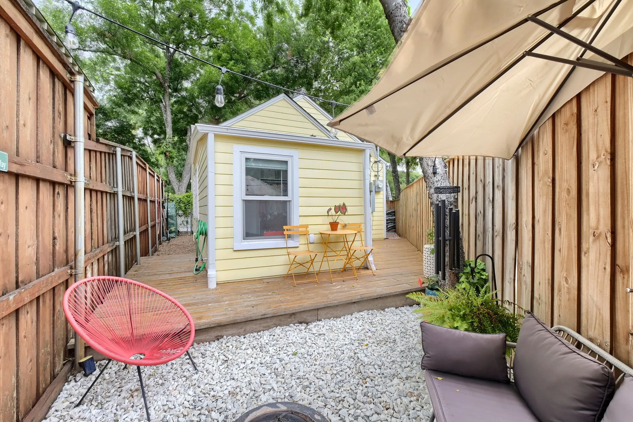Single Family Residence For Rent in Dallas County , 818 N Windomere Avenue, Dallas, Texas 75208, 2 Bedroom, 1 Bathroom, Garage spaces, 915 Sqft, built in 1921, mls#21388230, Real Estate Agent in Dallas, Homes For Rent in Dallas county, Homes For Rent in Dallas, Realtor in Dallas Texas, Real Estate Brokerage Independent Realty Texas, Luminita Cordes Realtor