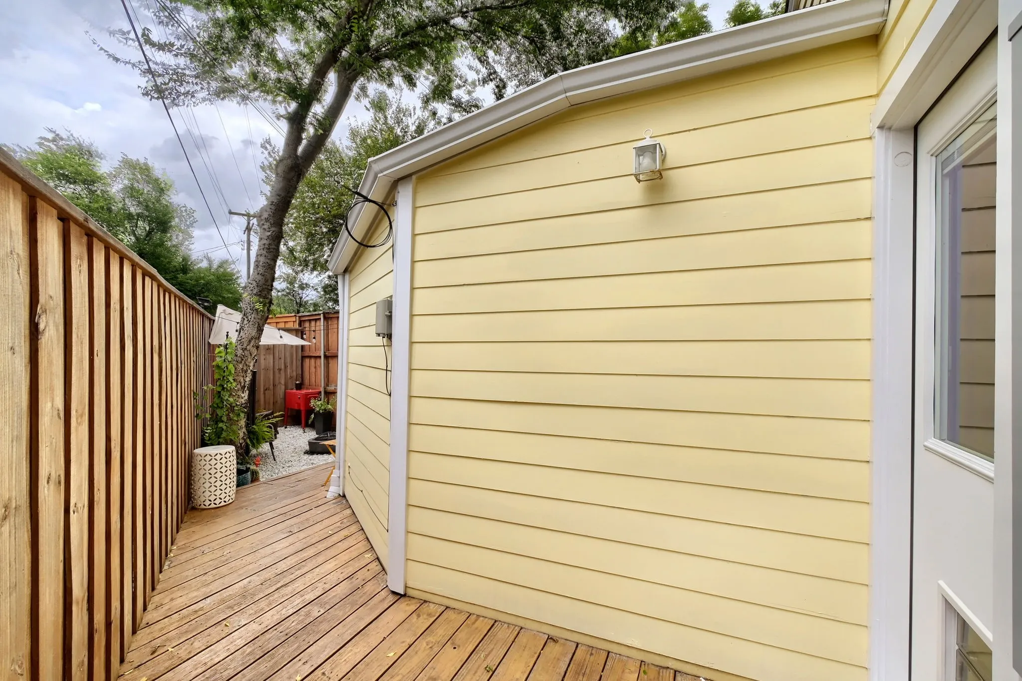 Single Family Residence For Rent in Dallas County , 818 N Windomere Avenue, Dallas, Texas 75208, 2 Bedroom, 1 Bathroom, Garage spaces, 915 Sqft, built in 1921, mls#21388230, Real Estate Agent in Dallas, Homes For Rent in Dallas county, Homes For Rent in Dallas, Realtor in Dallas Texas, Real Estate Brokerage Independent Realty Texas, Luminita Cordes Realtor