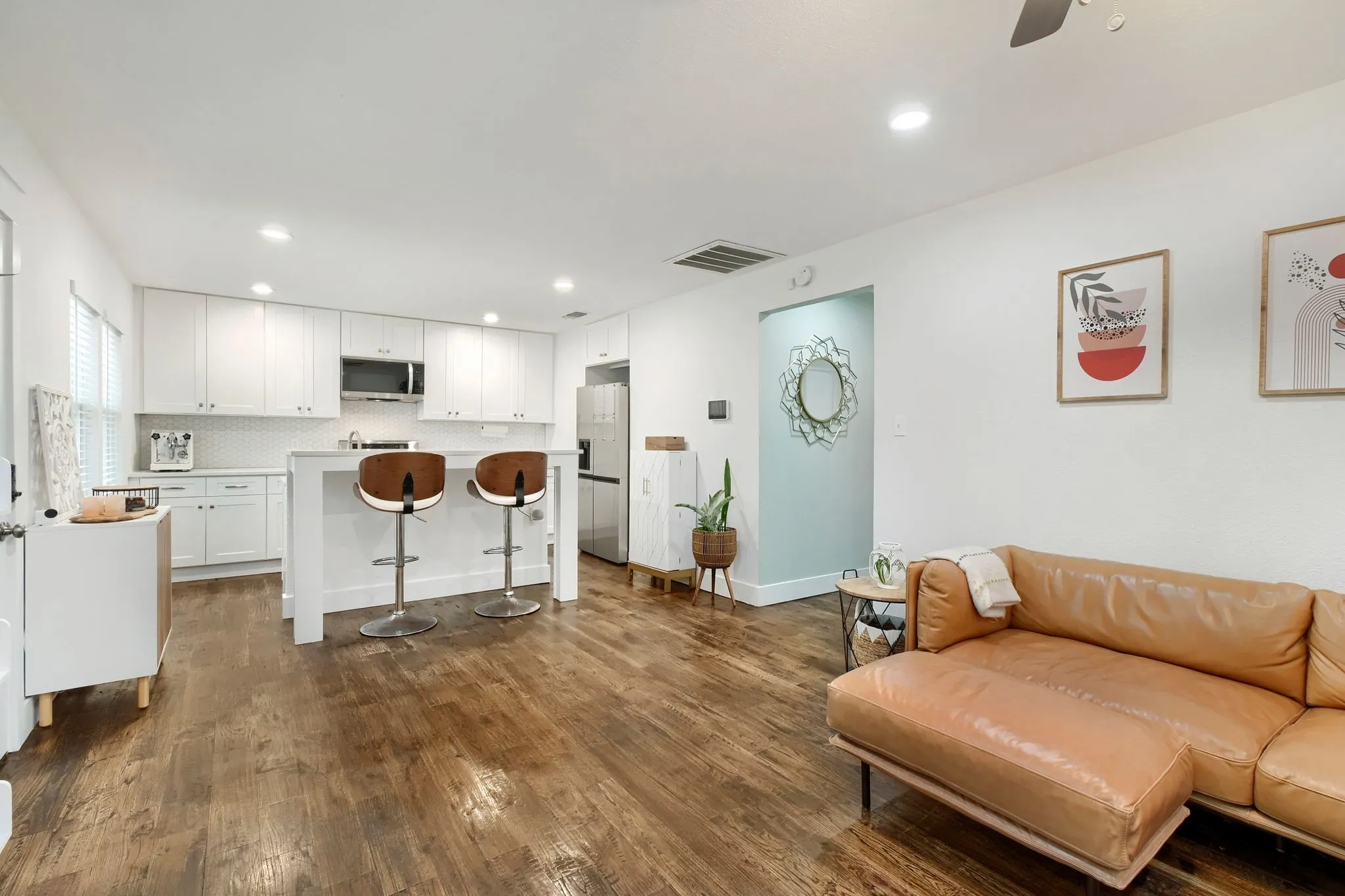 Single Family Residence For Rent in Dallas County , 818 N Windomere Avenue, Dallas, Texas 75208, 2 Bedroom, 1 Bathroom, Garage spaces, 915 Sqft, built in 1921, mls#21388230, Real Estate Agent in Dallas, Homes For Rent in Dallas county, Homes For Rent in Dallas, Realtor in Dallas Texas, Real Estate Brokerage Independent Realty Texas, Luminita Cordes Realtor