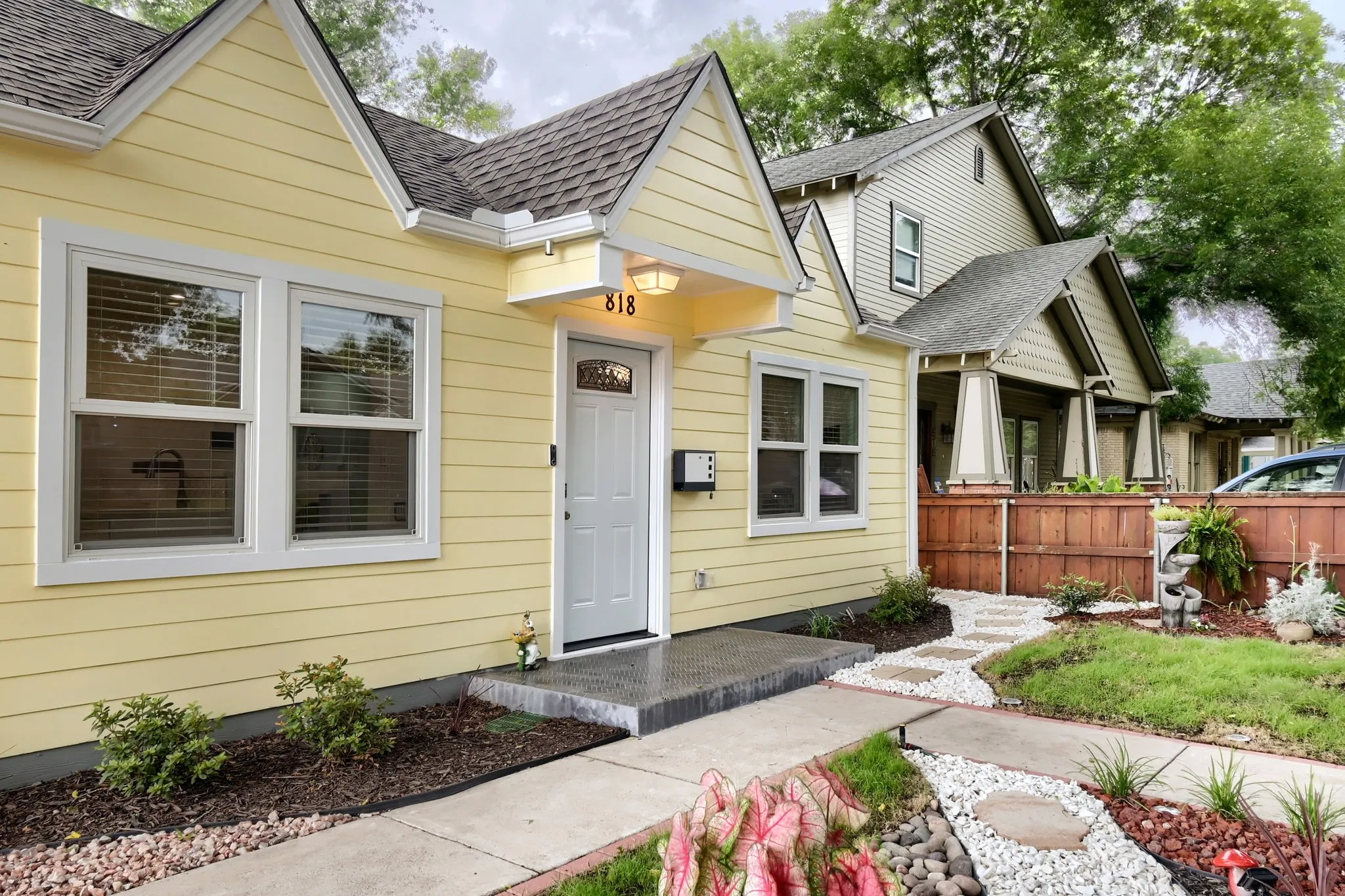 Single Family Residence For Rent in Dallas County , 818 N Windomere Avenue, Dallas, Texas 75208, 2 Bedroom, 1 Bathroom, Garage spaces, 915 Sqft, built in 1921, mls#21388230, Real Estate Agent in Dallas, Homes For Rent in Dallas county, Homes For Rent in Dallas, Realtor in Dallas Texas, Real Estate Brokerage Independent Realty Texas, Luminita Cordes Realtor