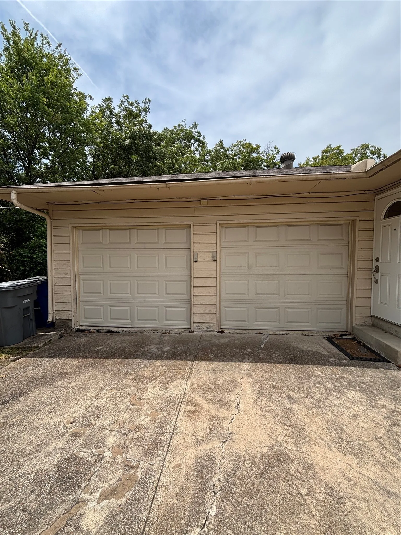 Single Family Residence For Sale in Dallas County , 1520 Sutter Street, Dallas, Texas 75216, 3 Bedroom, 2 Bathroom, 2 Garage spaces, 1,423 Sqft, built in 1950, mls#21388210, Real Estate Agent in Dallas, Homes For Sale in Dallas county, Homes For Sale in Dallas, Realtor in Dallas Texas, Real Estate Brokerage Independent Realty Texas, Luminita Cordes Realtor