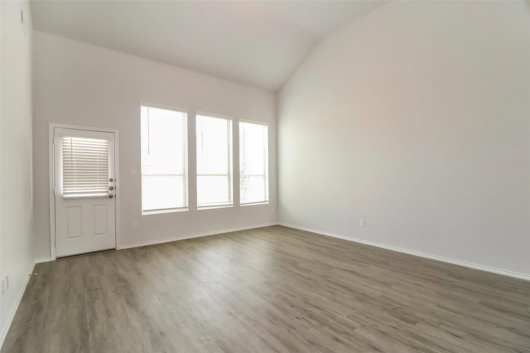Single Family Residence For Rent in Tarrant County , 8328 Yaupon Holly Trail, Fort Worth, Texas 76123, 4 Bedroom, 3 Bathroom, 2 Garage spaces, 2,125 Sqft, built in 2022, mls#21388234, Real Estate Agent in Fort Worth, Homes For Rent in Tarrant county, Homes For Rent in Fort Worth, Realtor in Fort Worth Texas, Real Estate Brokerage Independent Realty Texas, Luminita Cordes Realtor
