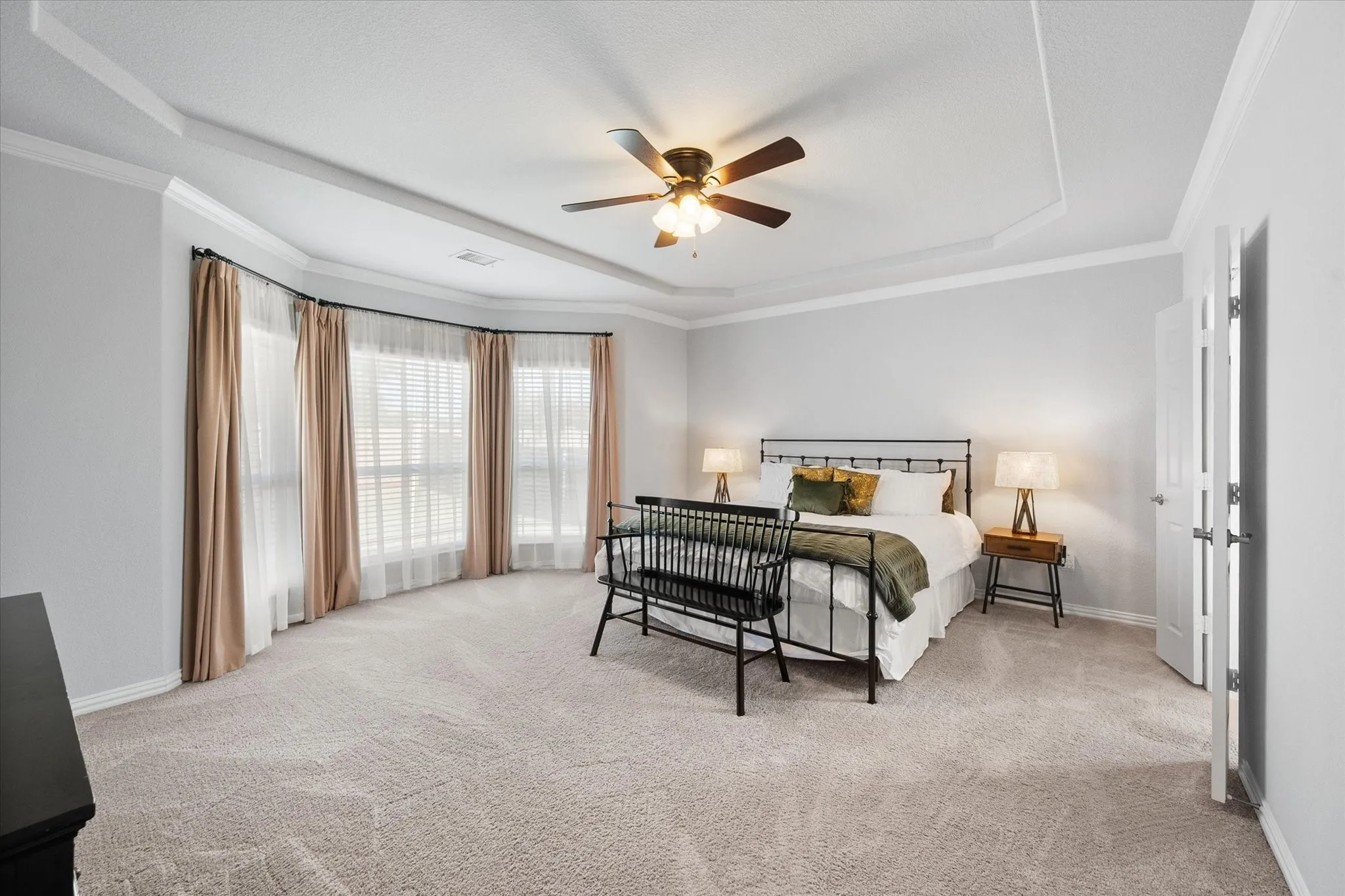 Single Family Residence For Sale in Tarrant County , 4401 De Bourgh Lane, Mansfield, Texas 76063, 5 Bedroom, 4 Bathroom, 2 Garage spaces, 3,667 Sqft, built in 2021, mls#21385072, Real Estate Agent in Mansfield, Homes For Sale in Tarrant county, Homes For Sale in Mansfield, Realtor in Mansfield Texas, Real Estate Brokerage Independent Realty Texas, Luminita Cordes Realtor