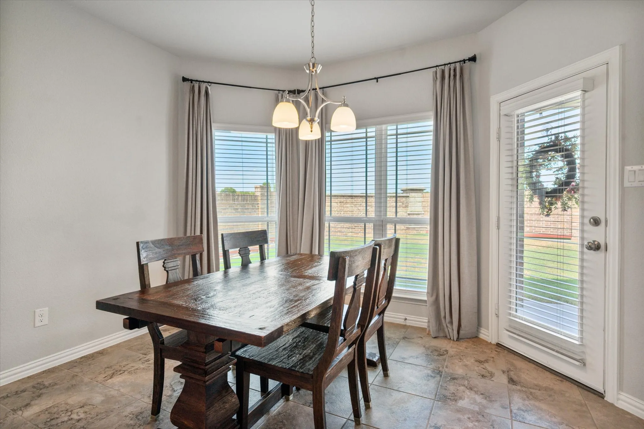 Single Family Residence For Sale in Tarrant County , 4401 De Bourgh Lane, Mansfield, Texas 76063, 5 Bedroom, 4 Bathroom, 2 Garage spaces, 3,667 Sqft, built in 2021, mls#21385072, Real Estate Agent in Mansfield, Homes For Sale in Tarrant county, Homes For Sale in Mansfield, Realtor in Mansfield Texas, Real Estate Brokerage Independent Realty Texas, Luminita Cordes Realtor