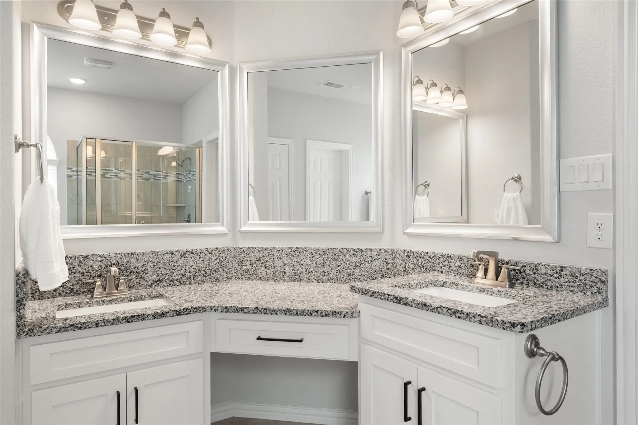 Single Family Residence For Sale in Tarrant County , 4401 De Bourgh Lane, Mansfield, Texas 76063, 5 Bedroom, 4 Bathroom, 2 Garage spaces, 3,667 Sqft, built in 2021, mls#21385072, Real Estate Agent in Mansfield, Homes For Sale in Tarrant county, Homes For Sale in Mansfield, Realtor in Mansfield Texas, Real Estate Brokerage Independent Realty Texas, Luminita Cordes Realtor