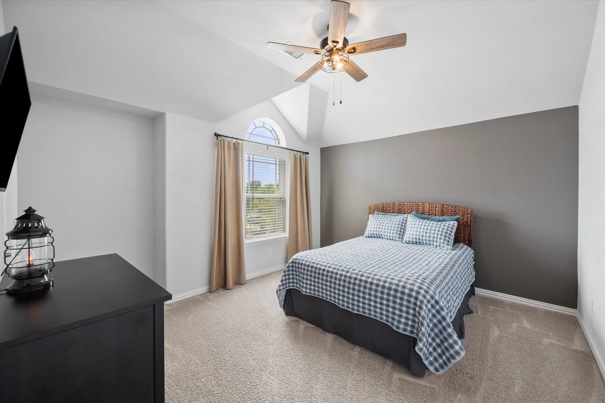 Single Family Residence For Sale in Tarrant County , 4401 De Bourgh Lane, Mansfield, Texas 76063, 5 Bedroom, 4 Bathroom, 2 Garage spaces, 3,667 Sqft, built in 2021, mls#21385072, Real Estate Agent in Mansfield, Homes For Sale in Tarrant county, Homes For Sale in Mansfield, Realtor in Mansfield Texas, Real Estate Brokerage Independent Realty Texas, Luminita Cordes Realtor