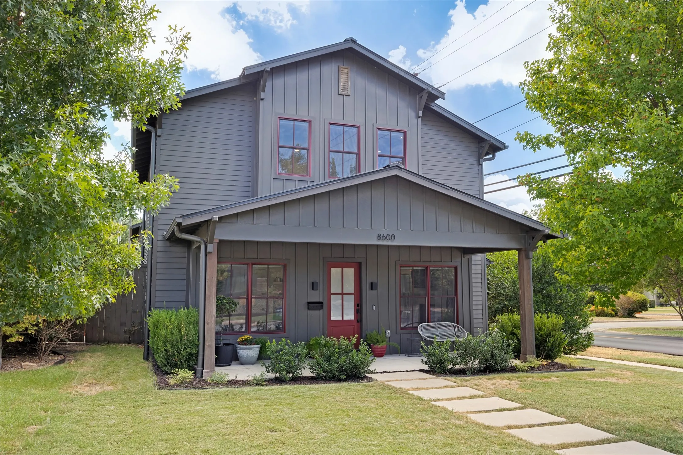 Single Family Residence For Sale in Dallas County , 8600 Forest Hills Boulevard, Dallas, Texas 75218, 3 Bedroom, 3 Bathroom, 2 Garage spaces, 2,564 Sqft, built in 2020, mls#21386519, Real Estate Agent in Dallas, Homes For Sale in Dallas county, Homes For Sale in Dallas, Realtor in Dallas Texas, Real Estate Brokerage Independent Realty Texas, Luminita Cordes Realtor