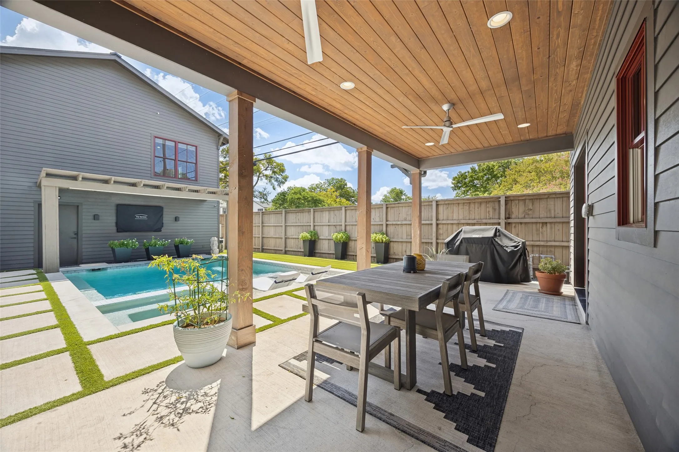 Single Family Residence For Sale in Dallas County , 8600 Forest Hills Boulevard, Dallas, Texas 75218, 3 Bedroom, 3 Bathroom, 2 Garage spaces, 2,564 Sqft, built in 2020, mls#21386519, Real Estate Agent in Dallas, Homes For Sale in Dallas county, Homes For Sale in Dallas, Realtor in Dallas Texas, Real Estate Brokerage Independent Realty Texas, Luminita Cordes Realtor