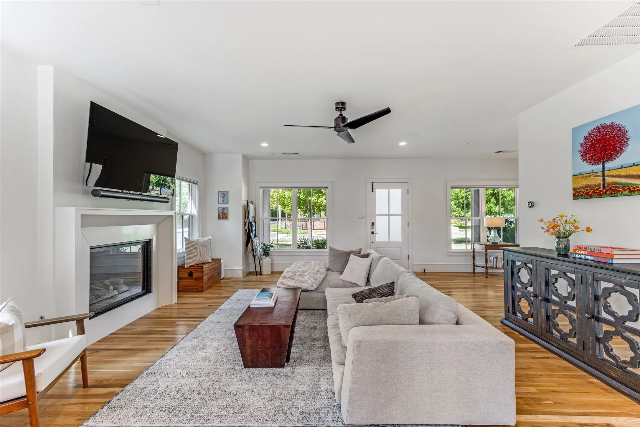Single Family Residence For Sale in Dallas County , 8600 Forest Hills Boulevard, Dallas, Texas 75218, 3 Bedroom, 3 Bathroom, 2 Garage spaces, 2,564 Sqft, built in 2020, mls#21386519, Real Estate Agent in Dallas, Homes For Sale in Dallas county, Homes For Sale in Dallas, Realtor in Dallas Texas, Real Estate Brokerage Independent Realty Texas, Luminita Cordes Realtor