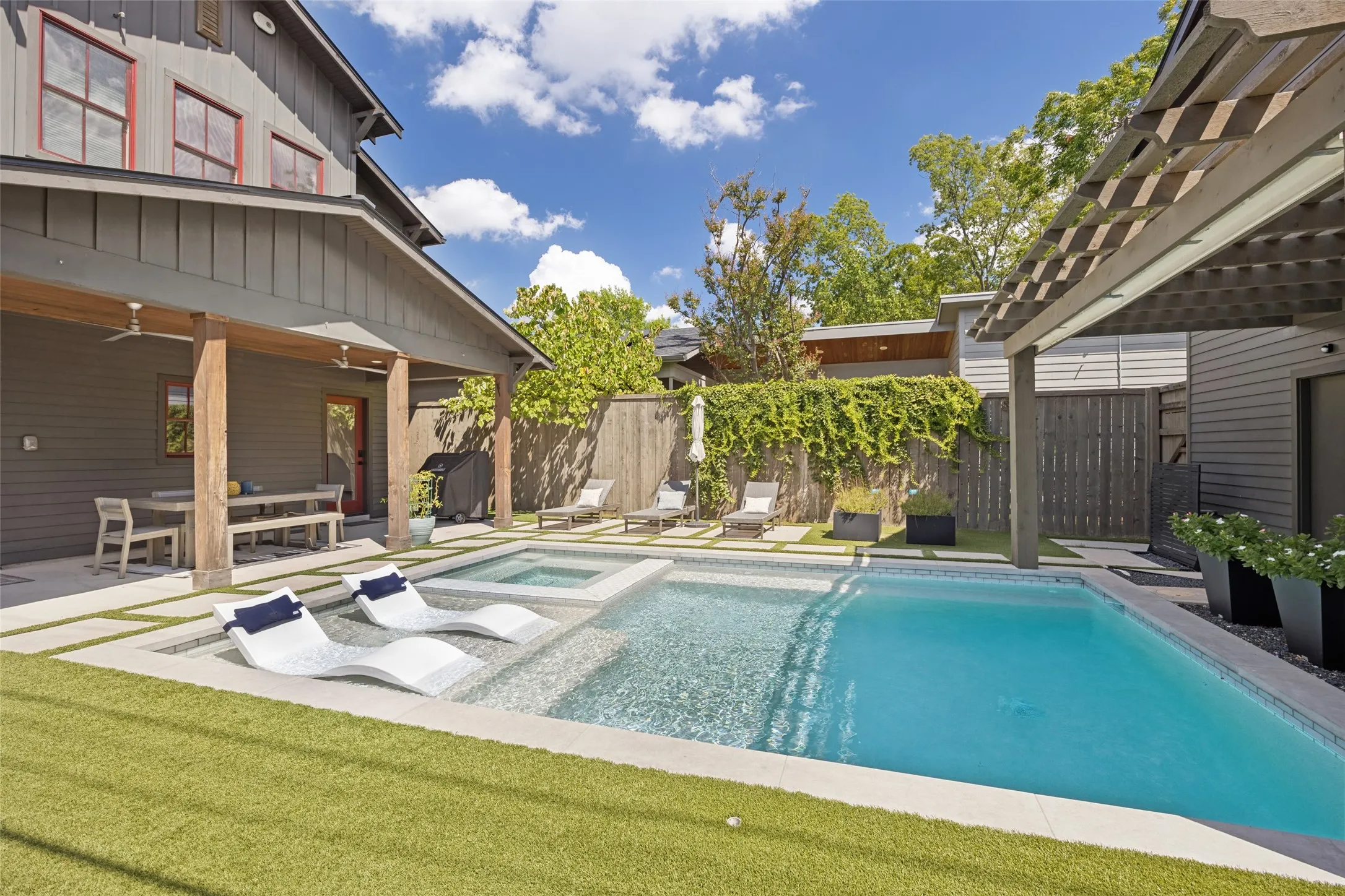 Single Family Residence For Sale in Dallas County , 8600 Forest Hills Boulevard, Dallas, Texas 75218, 3 Bedroom, 3 Bathroom, 2 Garage spaces, 2,564 Sqft, built in 2020, mls#21386519, Real Estate Agent in Dallas, Homes For Sale in Dallas county, Homes For Sale in Dallas, Realtor in Dallas Texas, Real Estate Brokerage Independent Realty Texas, Luminita Cordes Realtor