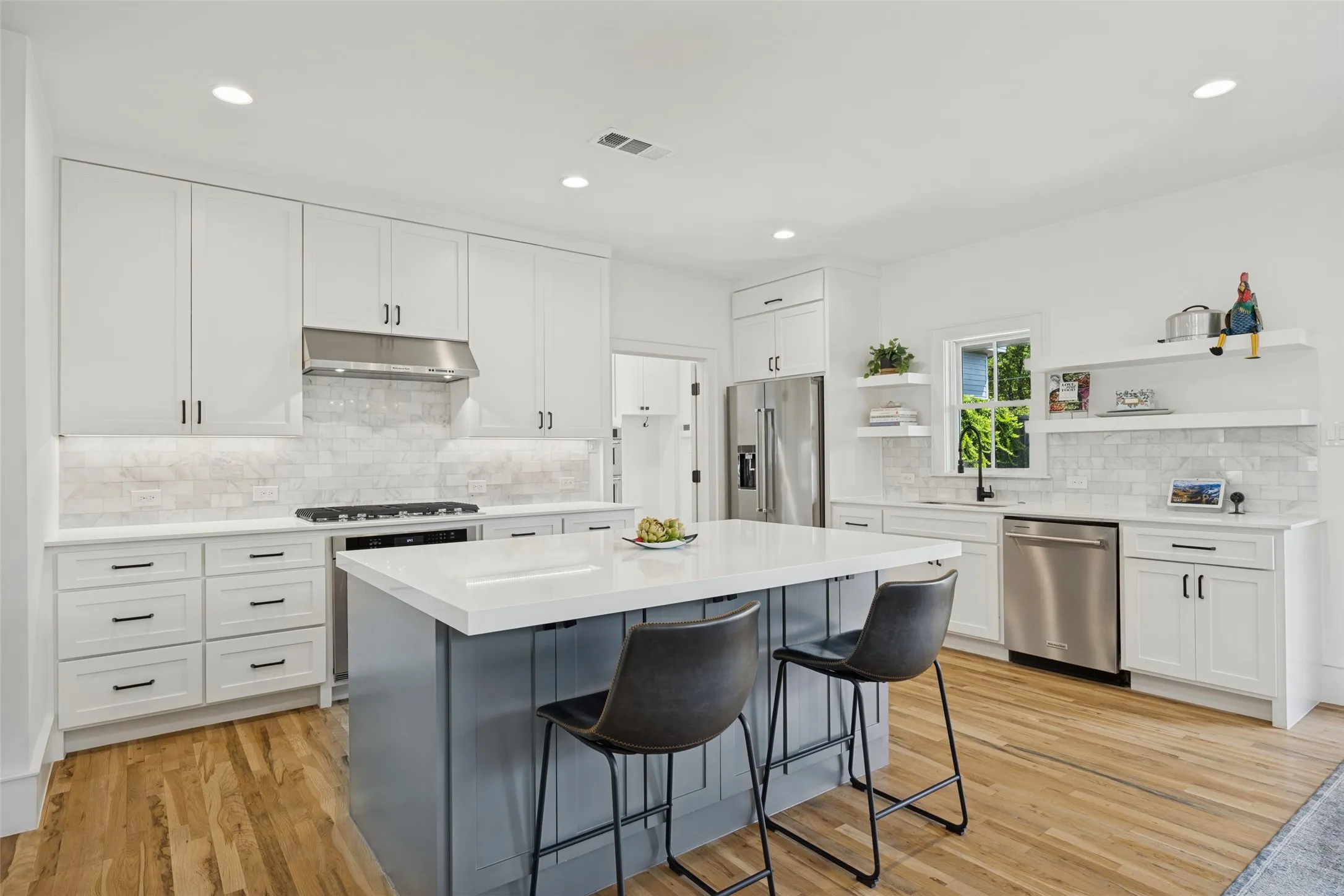 Single Family Residence For Sale in Dallas County , 8600 Forest Hills Boulevard, Dallas, Texas 75218, 3 Bedroom, 3 Bathroom, 2 Garage spaces, 2,564 Sqft, built in 2020, mls#21386519, Real Estate Agent in Dallas, Homes For Sale in Dallas county, Homes For Sale in Dallas, Realtor in Dallas Texas, Real Estate Brokerage Independent Realty Texas, Luminita Cordes Realtor