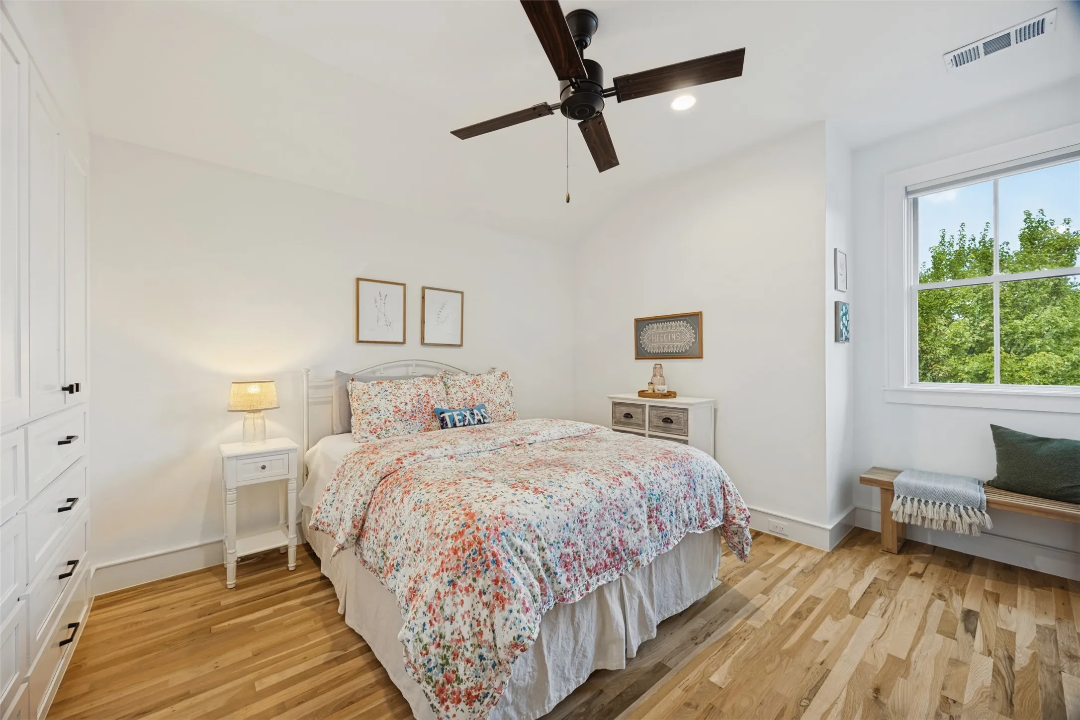 Single Family Residence For Sale in Dallas County , 8600 Forest Hills Boulevard, Dallas, Texas 75218, 3 Bedroom, 3 Bathroom, 2 Garage spaces, 2,564 Sqft, built in 2020, mls#21386519, Real Estate Agent in Dallas, Homes For Sale in Dallas county, Homes For Sale in Dallas, Realtor in Dallas Texas, Real Estate Brokerage Independent Realty Texas, Luminita Cordes Realtor