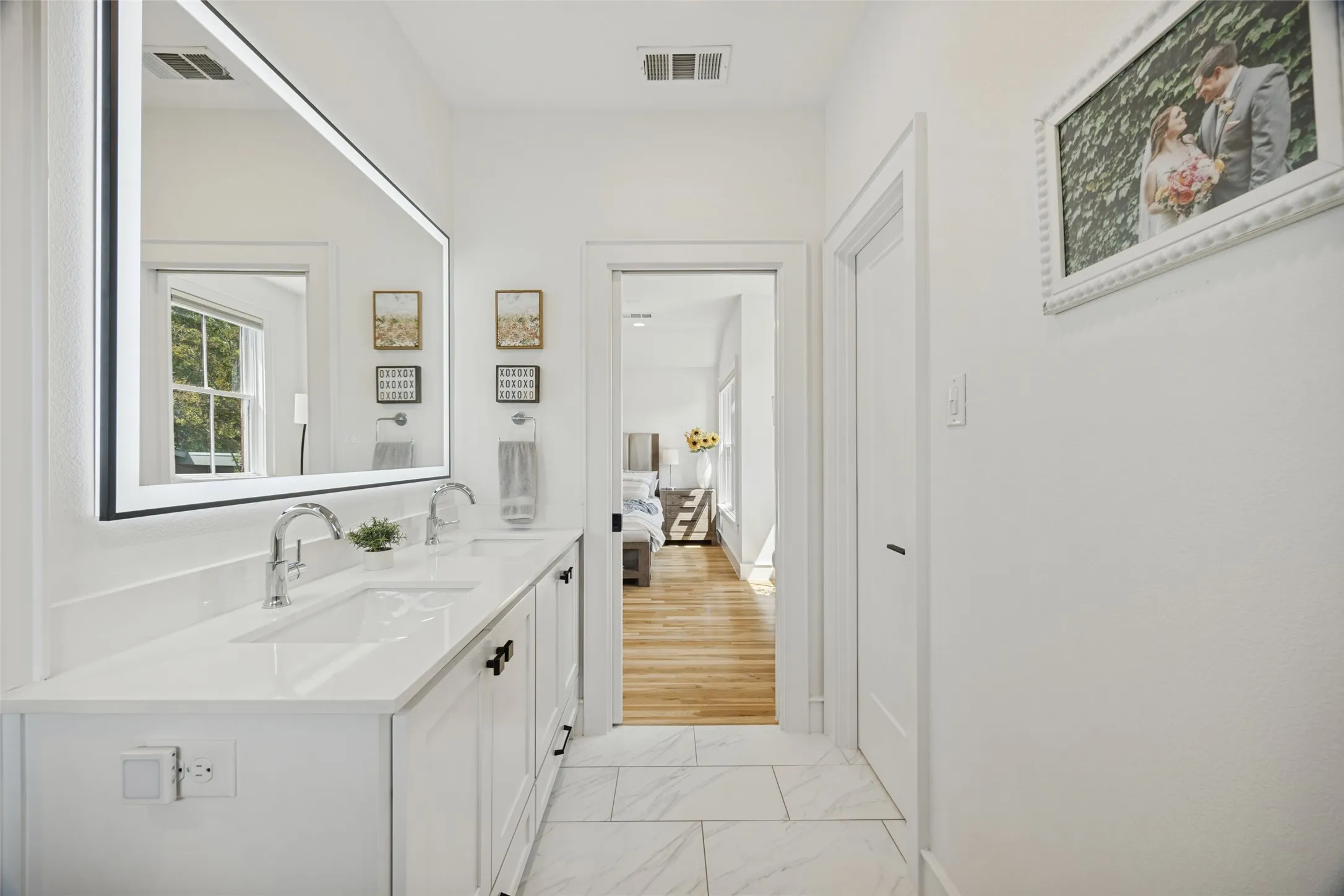 Single Family Residence For Sale in Dallas County , 8600 Forest Hills Boulevard, Dallas, Texas 75218, 3 Bedroom, 3 Bathroom, 2 Garage spaces, 2,564 Sqft, built in 2020, mls#21386519, Real Estate Agent in Dallas, Homes For Sale in Dallas county, Homes For Sale in Dallas, Realtor in Dallas Texas, Real Estate Brokerage Independent Realty Texas, Luminita Cordes Realtor