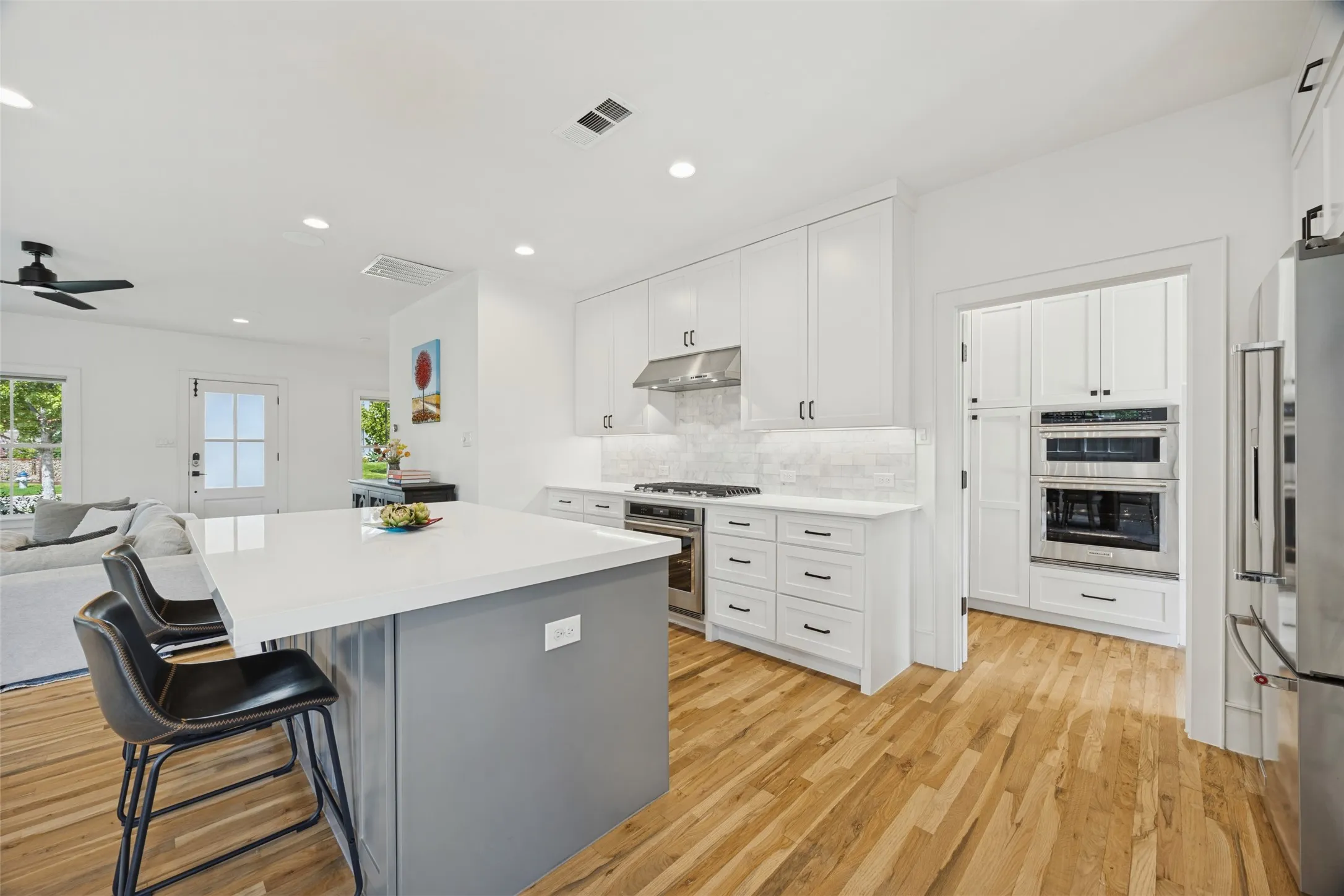 Single Family Residence For Sale in Dallas County , 8600 Forest Hills Boulevard, Dallas, Texas 75218, 3 Bedroom, 3 Bathroom, 2 Garage spaces, 2,564 Sqft, built in 2020, mls#21386519, Real Estate Agent in Dallas, Homes For Sale in Dallas county, Homes For Sale in Dallas, Realtor in Dallas Texas, Real Estate Brokerage Independent Realty Texas, Luminita Cordes Realtor