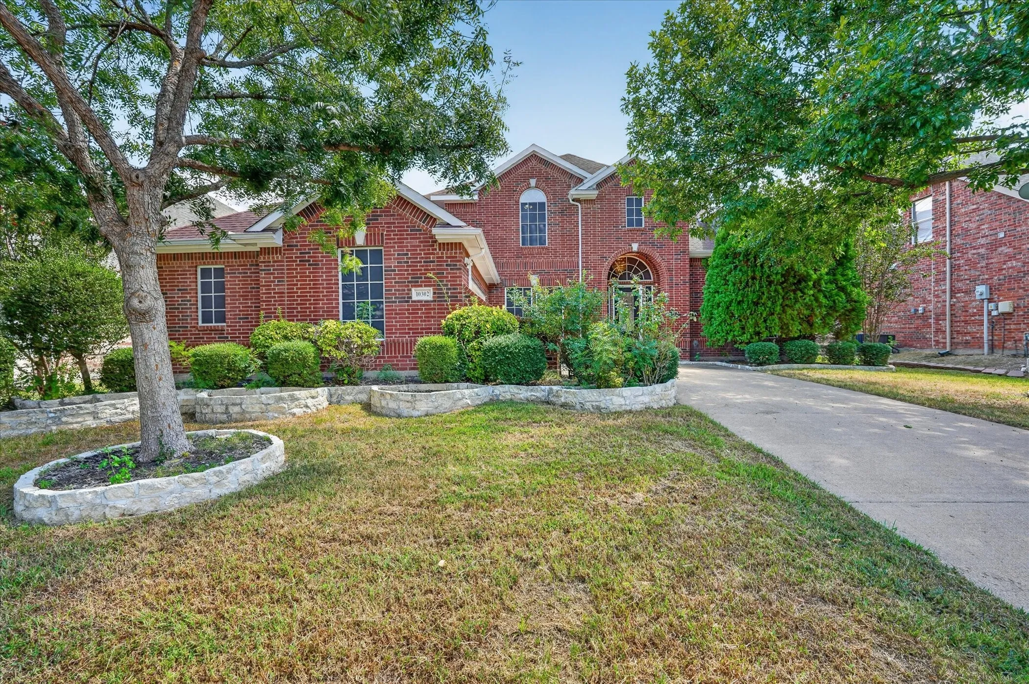 Single Family Residence For Rent in Dallas County , 10302 Fairway Vista Drive, Rowlett, Texas 75089, 5 Bedroom, 4 Bathroom, 2 Garage spaces, 3,814 Sqft, built in 2003, mls#21388244, Real Estate Agent in Rowlett, Homes For Rent in Dallas county, Homes For Rent in Rowlett, Realtor in Rowlett Texas, Real Estate Brokerage Independent Realty Texas, Luminita Cordes Realtor