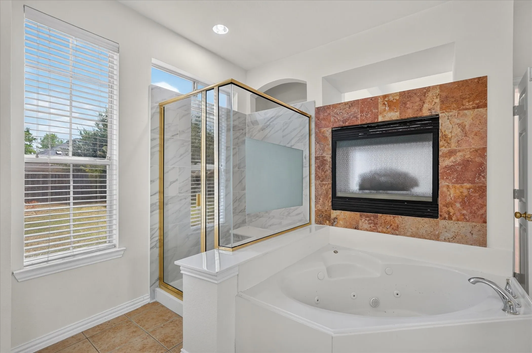 Single Family Residence For Rent in Dallas County , 10302 Fairway Vista Drive, Rowlett, Texas 75089, 5 Bedroom, 4 Bathroom, 2 Garage spaces, 3,814 Sqft, built in 2003, mls#21388244, Real Estate Agent in Rowlett, Homes For Rent in Dallas county, Homes For Rent in Rowlett, Realtor in Rowlett Texas, Real Estate Brokerage Independent Realty Texas, Luminita Cordes Realtor