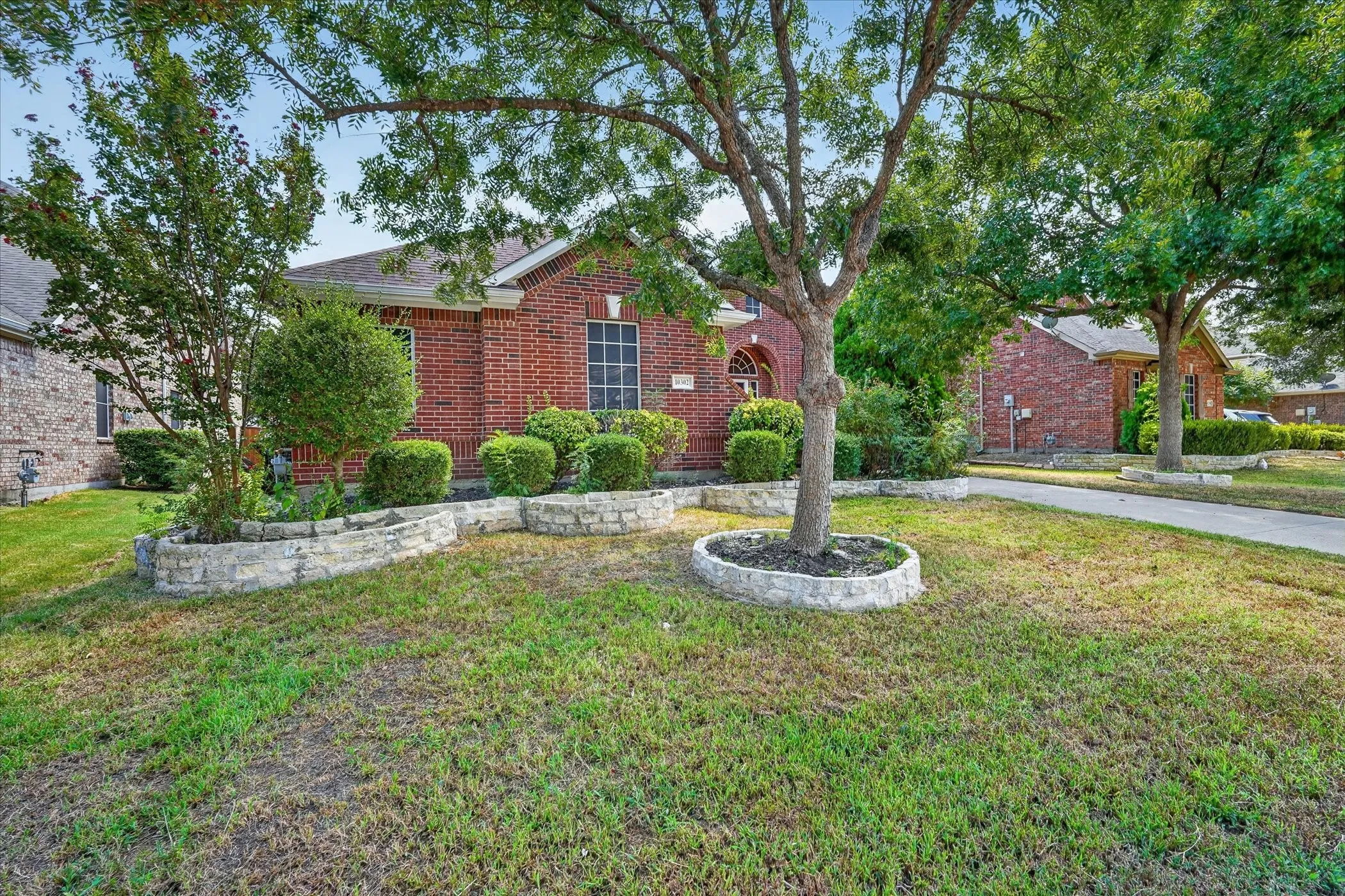 Single Family Residence For Rent in Dallas County , 10302 Fairway Vista Drive, Rowlett, Texas 75089, 5 Bedroom, 4 Bathroom, 2 Garage spaces, 3,814 Sqft, built in 2003, mls#21388244, Real Estate Agent in Rowlett, Homes For Rent in Dallas county, Homes For Rent in Rowlett, Realtor in Rowlett Texas, Real Estate Brokerage Independent Realty Texas, Luminita Cordes Realtor