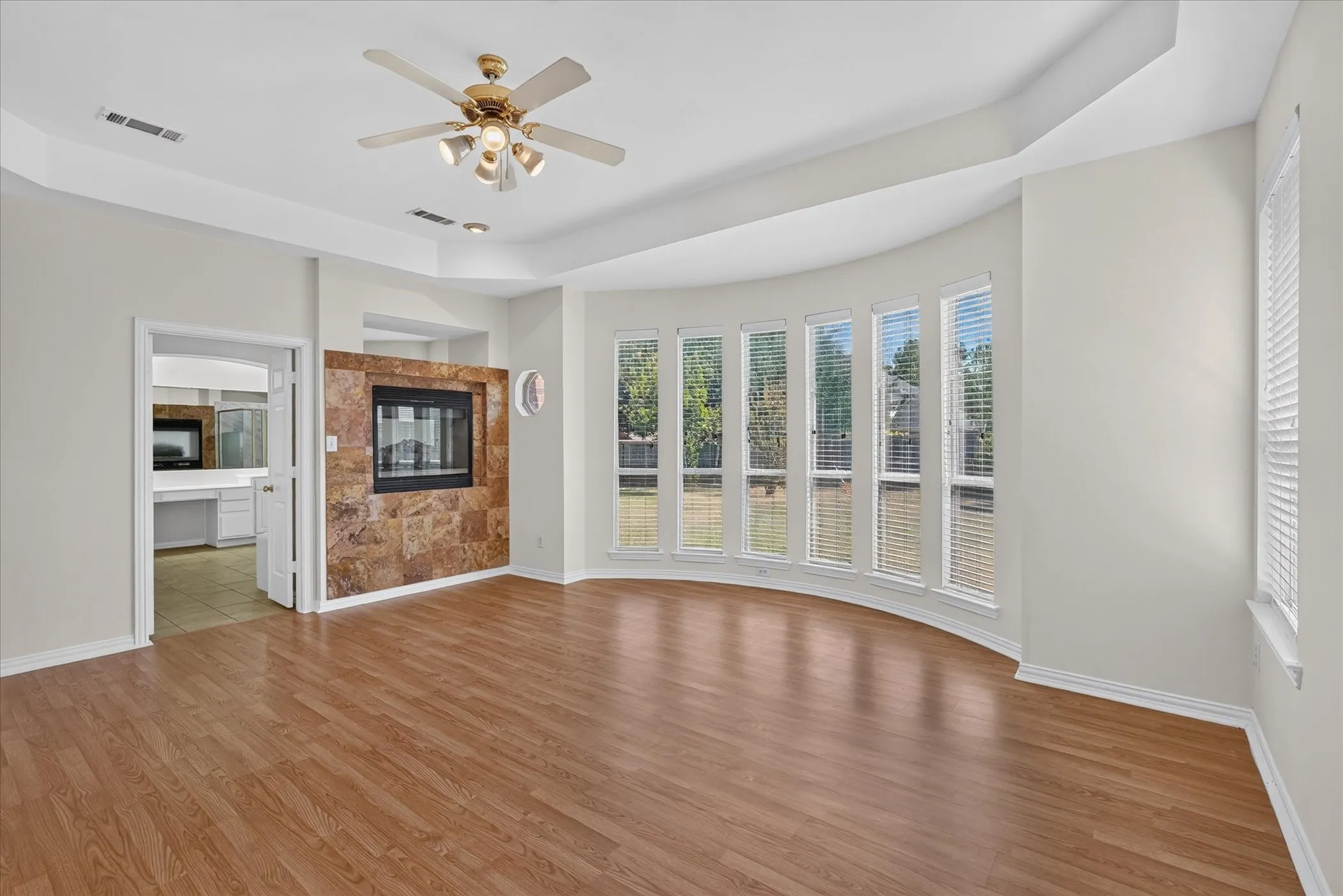 Single Family Residence For Rent in Dallas County , 10302 Fairway Vista Drive, Rowlett, Texas 75089, 5 Bedroom, 4 Bathroom, 2 Garage spaces, 3,814 Sqft, built in 2003, mls#21388244, Real Estate Agent in Rowlett, Homes For Rent in Dallas county, Homes For Rent in Rowlett, Realtor in Rowlett Texas, Real Estate Brokerage Independent Realty Texas, Luminita Cordes Realtor