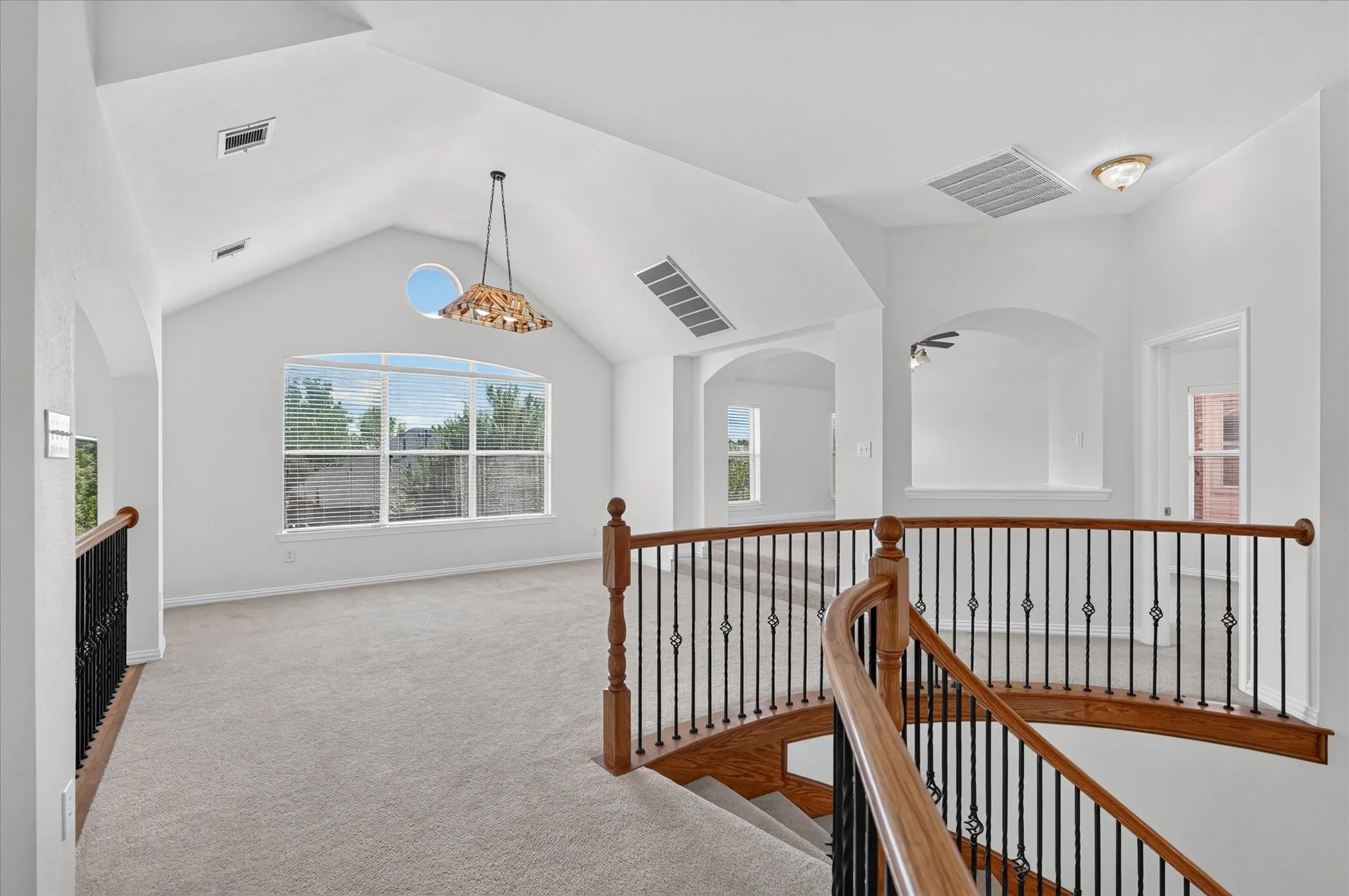 Single Family Residence For Rent in Dallas County , 10302 Fairway Vista Drive, Rowlett, Texas 75089, 5 Bedroom, 4 Bathroom, 2 Garage spaces, 3,814 Sqft, built in 2003, mls#21388244, Real Estate Agent in Rowlett, Homes For Rent in Dallas county, Homes For Rent in Rowlett, Realtor in Rowlett Texas, Real Estate Brokerage Independent Realty Texas, Luminita Cordes Realtor