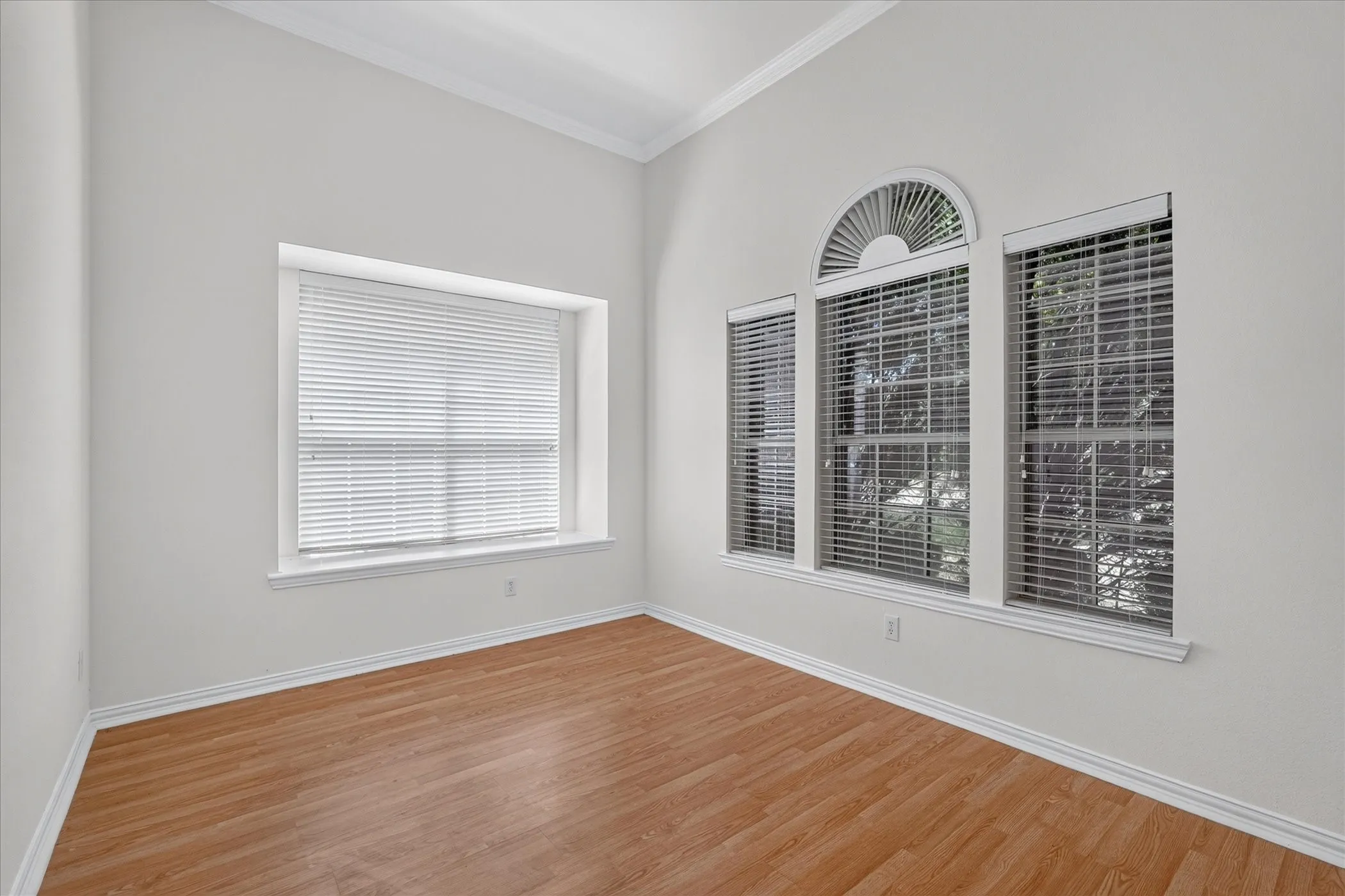 Single Family Residence For Rent in Dallas County , 10302 Fairway Vista Drive, Rowlett, Texas 75089, 5 Bedroom, 4 Bathroom, 2 Garage spaces, 3,814 Sqft, built in 2003, mls#21388244, Real Estate Agent in Rowlett, Homes For Rent in Dallas county, Homes For Rent in Rowlett, Realtor in Rowlett Texas, Real Estate Brokerage Independent Realty Texas, Luminita Cordes Realtor