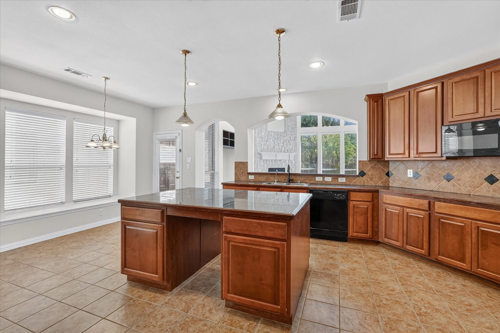 Single Family Residence For Rent in Dallas County , 10302 Fairway Vista Drive, Rowlett, Texas 75089, 5 Bedroom, 4 Bathroom, 2 Garage spaces, 3,814 Sqft, built in 2003, mls#21388244, Real Estate Agent in Rowlett, Homes For Rent in Dallas county, Homes For Rent in Rowlett, Realtor in Rowlett Texas, Real Estate Brokerage Independent Realty Texas, Luminita Cordes Realtor