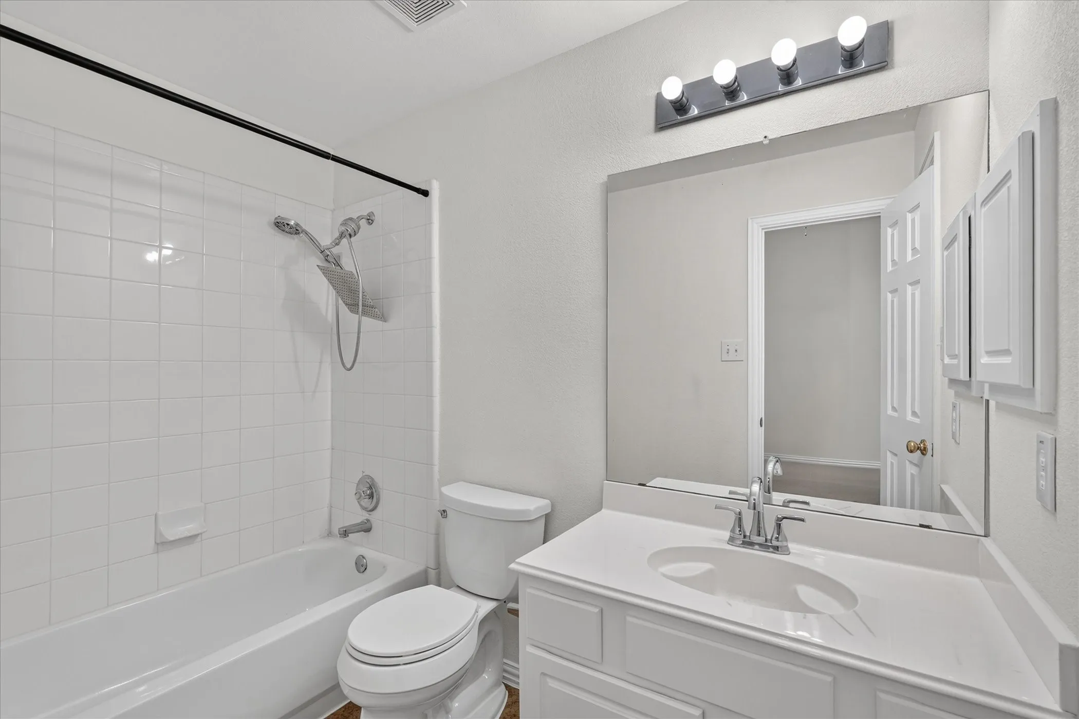 Single Family Residence For Rent in Dallas County , 10302 Fairway Vista Drive, Rowlett, Texas 75089, 5 Bedroom, 4 Bathroom, 2 Garage spaces, 3,814 Sqft, built in 2003, mls#21388244, Real Estate Agent in Rowlett, Homes For Rent in Dallas county, Homes For Rent in Rowlett, Realtor in Rowlett Texas, Real Estate Brokerage Independent Realty Texas, Luminita Cordes Realtor